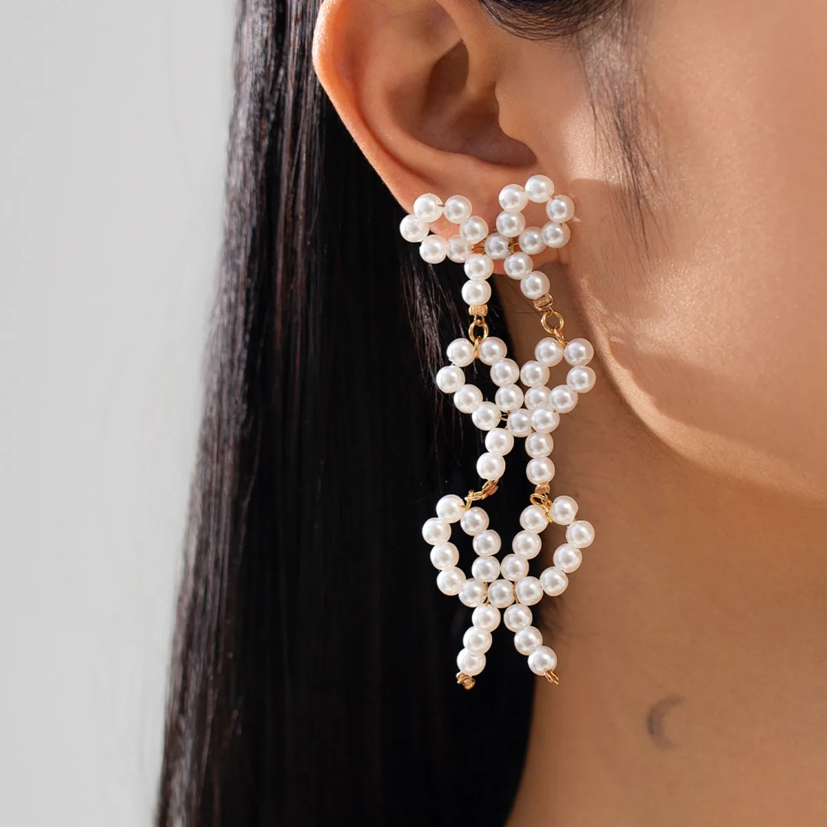 KunJoe Elegant Imitation Pearl Bowknot Drop Pendant Earrings for Women Korean Fashion Beads Dangle Earrings 2025 Trendy Jewelry
KunJoe Elegant Imitation Pearl Bowknot Drop Pendant Earrings for Women Korean Fashion Beads Dangle Earrings 2025 Trendy Jewelry