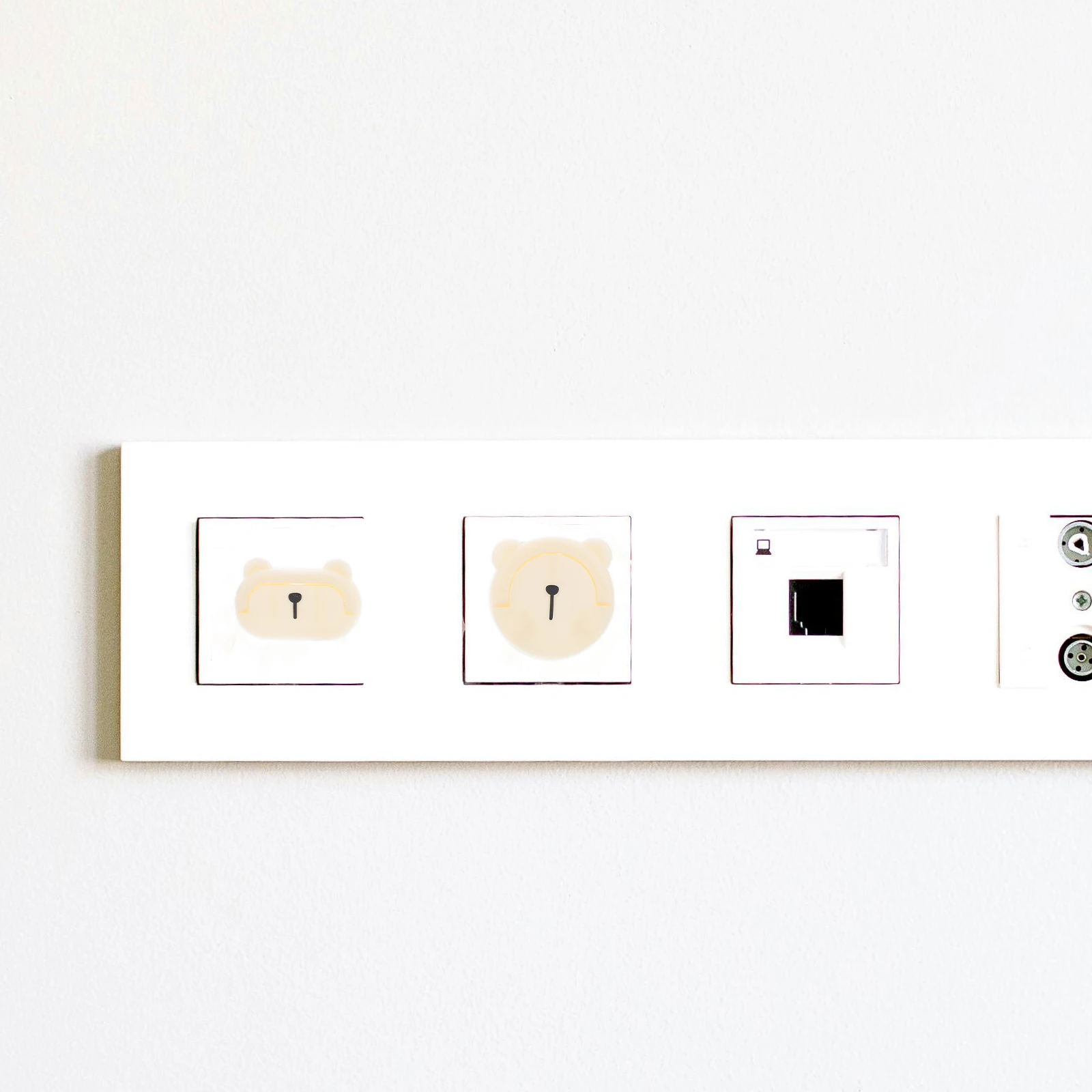 Protective Cover against Electric Shock Child Safety Plugs for Outlets Switch Beige
Protective Cover against Electric Shock Child Safety Plugs for Outlets Switch Beige