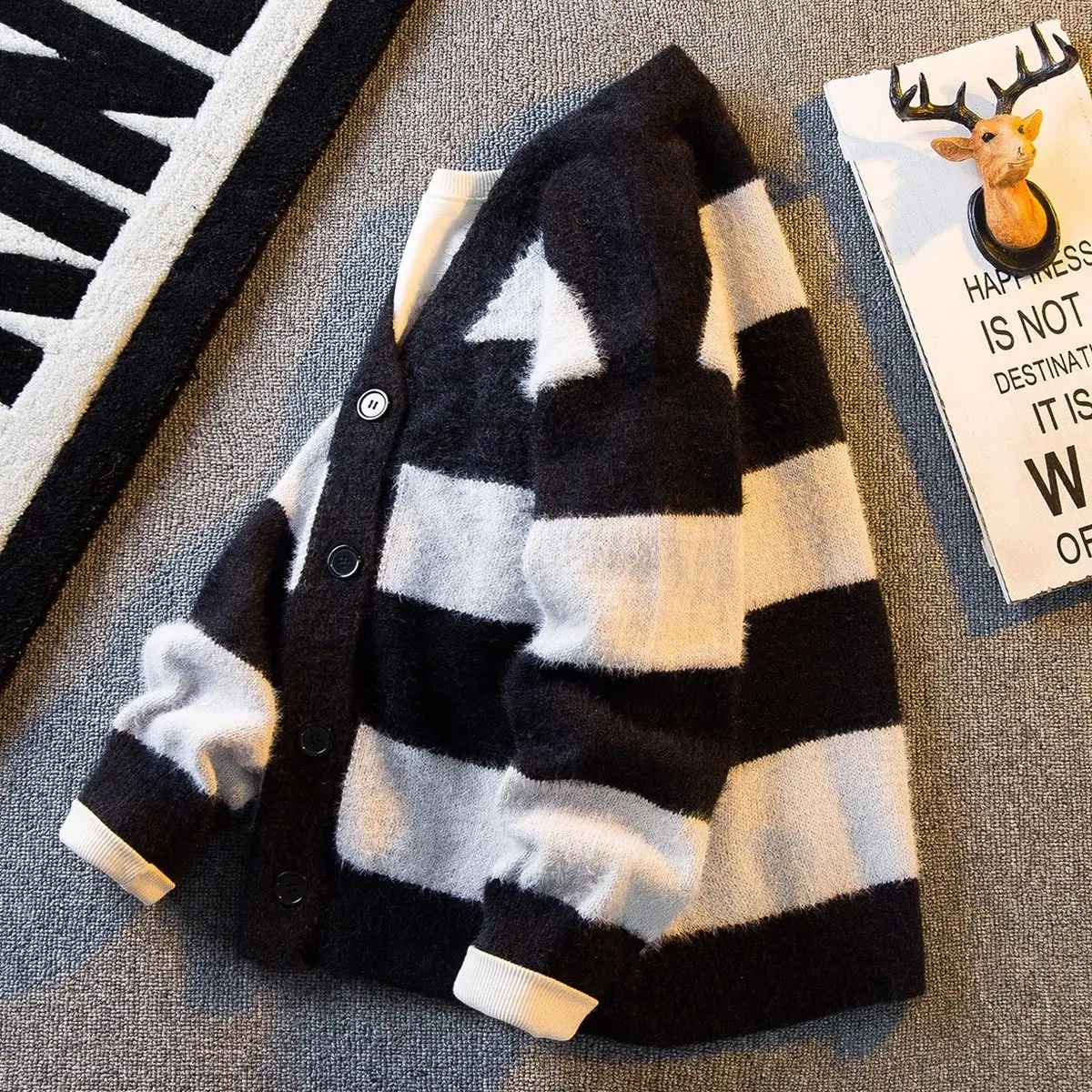 American Sle V-Ne Open Cardigan Sweater Men's Lazy Faion Loose Striped Mink Knitted Couple's Outerwear Casual Wear
American Sle V-Ne Open Cardigan Sweater Men's Lazy Faion Loose Striped Mink Knitted Couple's Outerwear Casual Wear