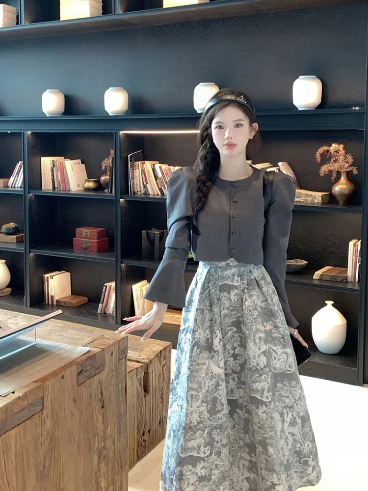 plus Size Women's Vintage Short Sleeve Shirt Jacket And Midi Skirt Two Piece Set Autumn Winter Fashion Korean Style Commute Wind
plus Size Women's Vintage Short Sleeve Shirt Jacket And Midi Skirt Two Piece Set Autumn Winter Fashion Korean Style Commute Wind