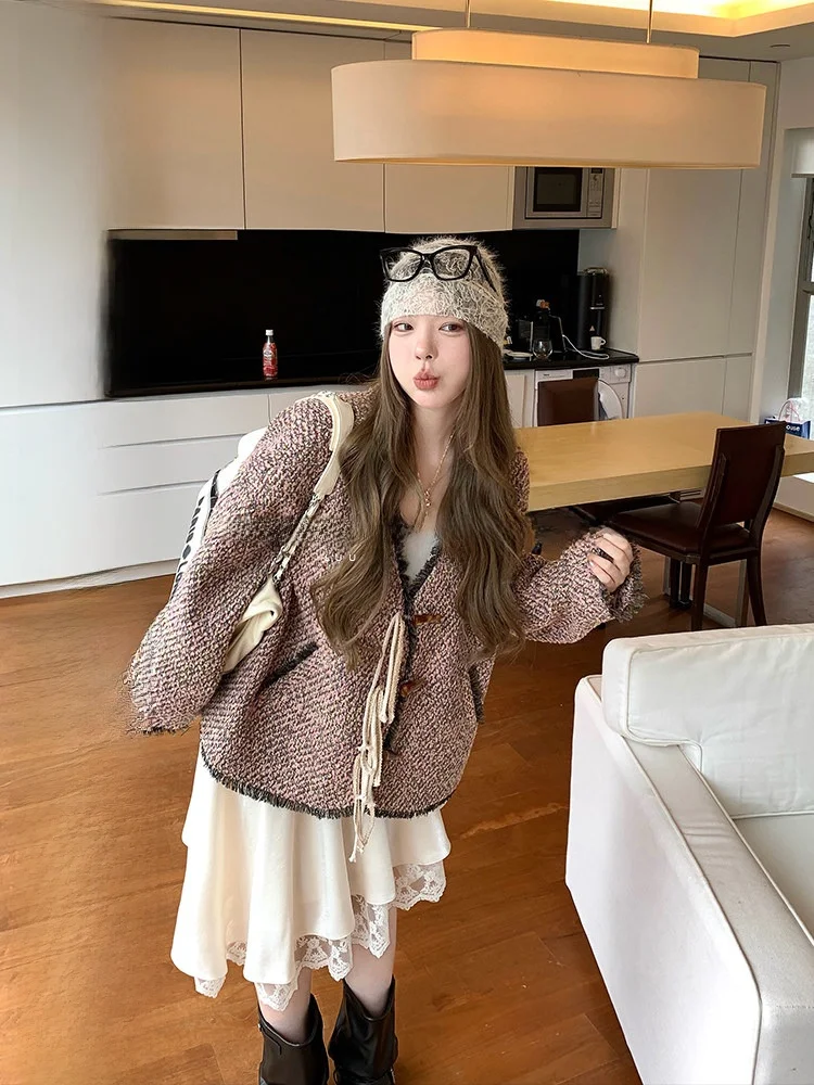 LUU Wool Tassel Small Fragrance V-neck Coarse Tweed Jacket Women Spring Autumn Loose Top Commute Style Side Pocket
LUU Wool Tassel Small Fragrance V-neck Coarse Tweed Jacket Women Spring Autumn Loose Top Commute Style Side Pocket