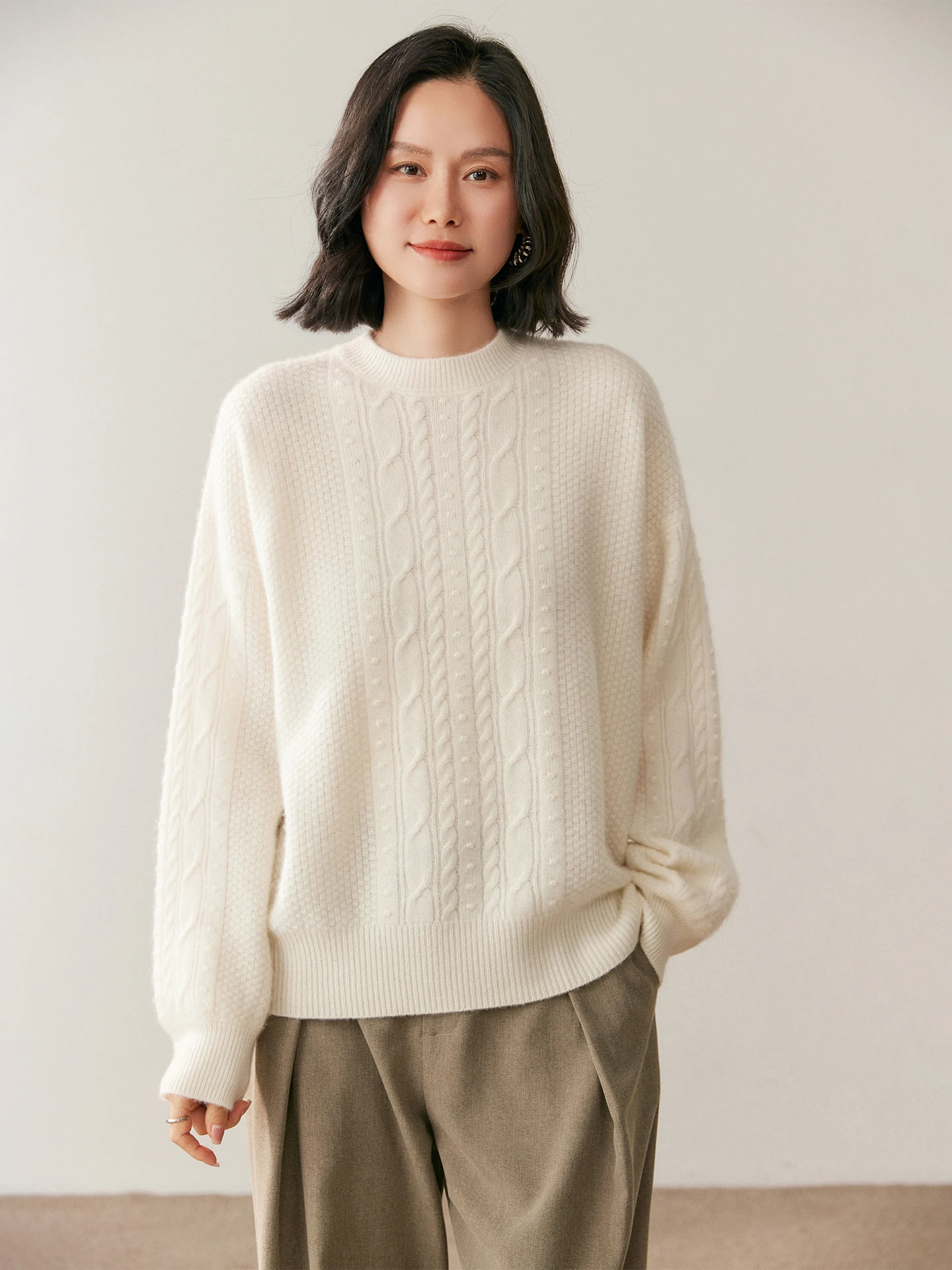 100% Pure Cashmere Pullover Sweater Women O-neck Twist Flower Cable Knitted Soild Casual Elegant High Quality Tops Soft Comfort
100% Pure Cashmere Pullover Sweater Women O-neck Twist Flower Cable Knitted Soild Casual Elegant High Quality Tops Soft Comfort