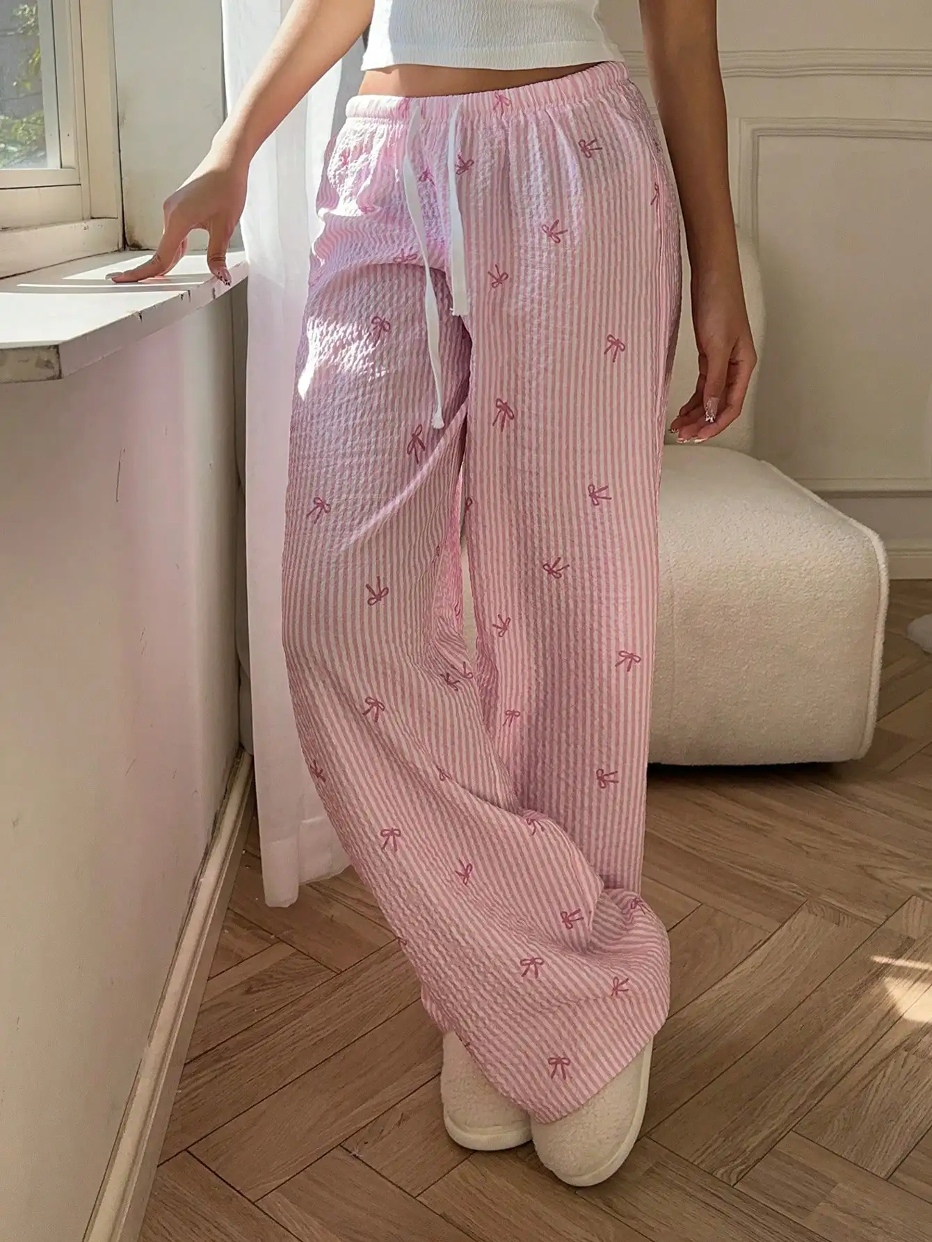 Европейские и американские широкие повседневные брюки. Розовые полосатые брюки для женщин весенне-летнего нового стиля.
Европейские и американские широкие повседневные брюки. Розовые полосатые брюки для женщин весенне-летнего нового стиля.