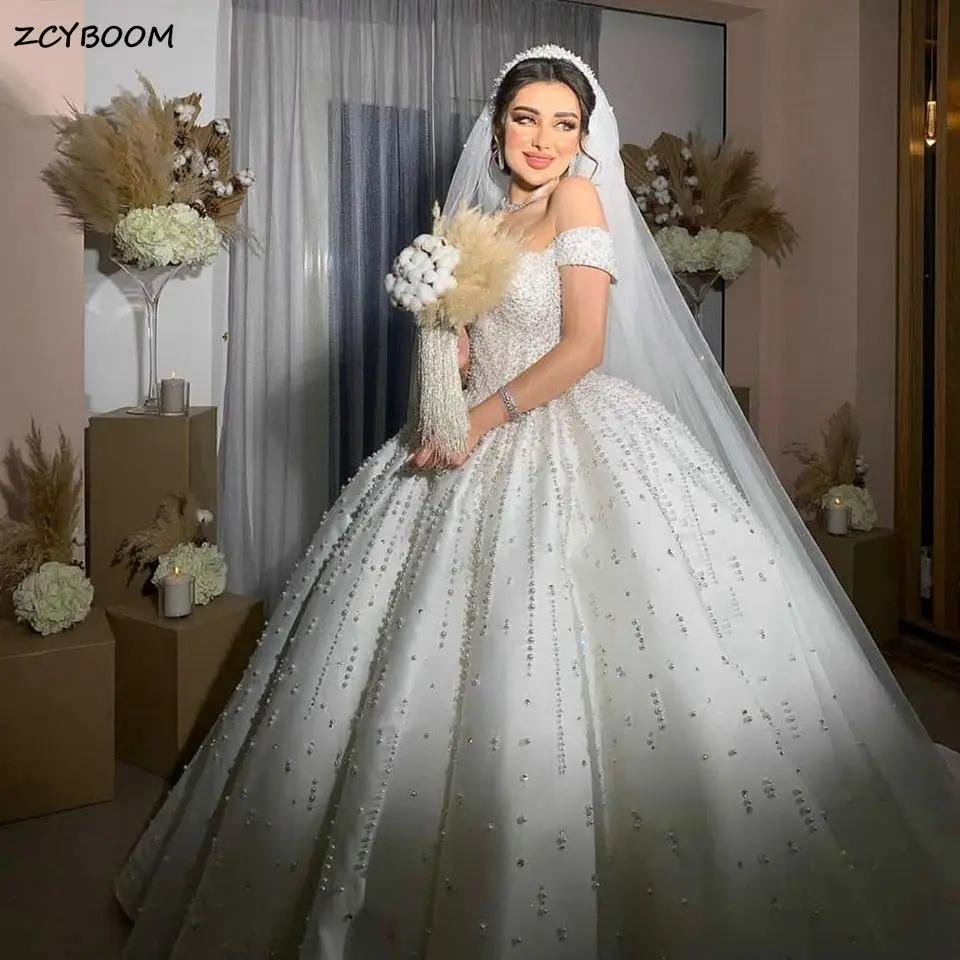 Customized Beading Boat Neck Ball Gown Wedding Dresses 2024 Arabic Dubai Princess Off Shoulder Bridal Gowns Vestido De Noiva
Customized Beading Boat Neck Ball Gown Wedding Dresses 2024 Arabic Dubai Princess Off Shoulder Bridal Gowns Vestido De Noiva