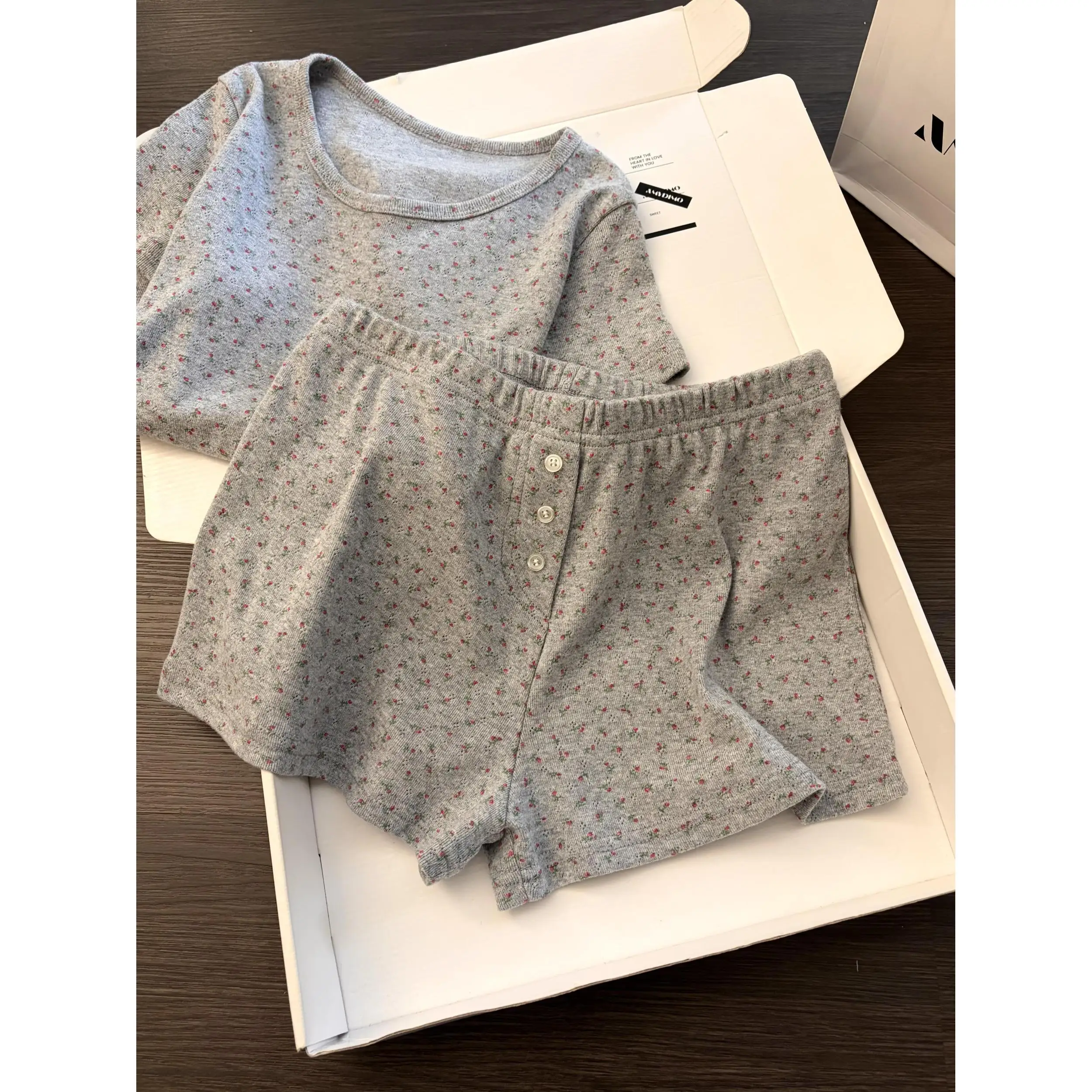 Sweet Cherry Summer Sleepwear Women's Short Sleeve Home Clothes Soft Girl Style Cotton Pajamas Mid-length Casual Outfit
Sweet Cherry Summer Sleepwear Women's Short Sleeve Home Clothes Soft Girl Style Cotton Pajamas Mid-length Casual Outfit