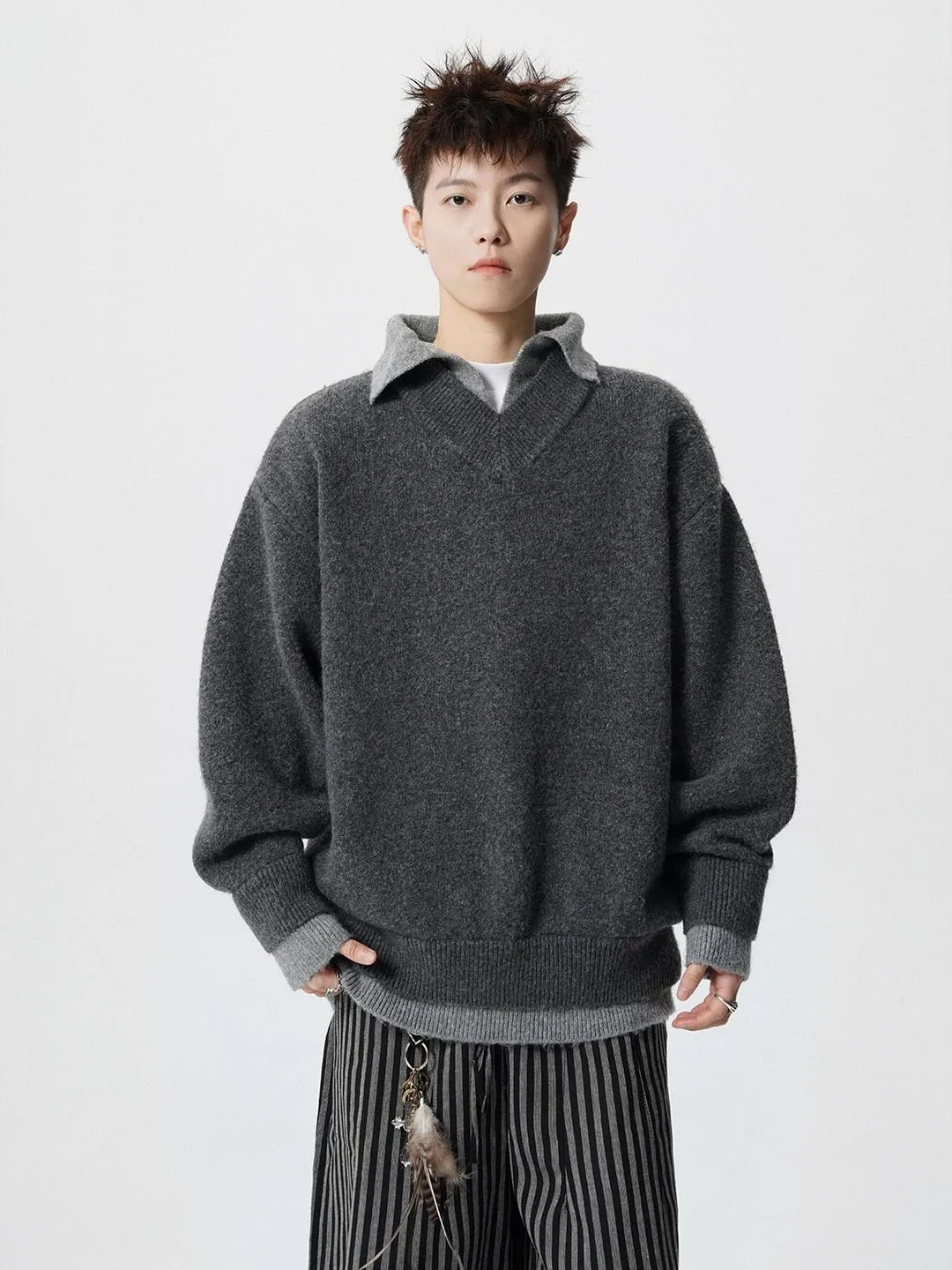 Мужской вязаный свитер в американском ретро-стиле, имитация двухслойности, повседневный, осенне-зимний, модный, в стиле Old Money, стильный, модный
Мужской вязаный свитер в американском ретро-стиле, имитация двухслойности, повседневный, осенне-зимний, модный, в стиле Old Money, стильный, модный