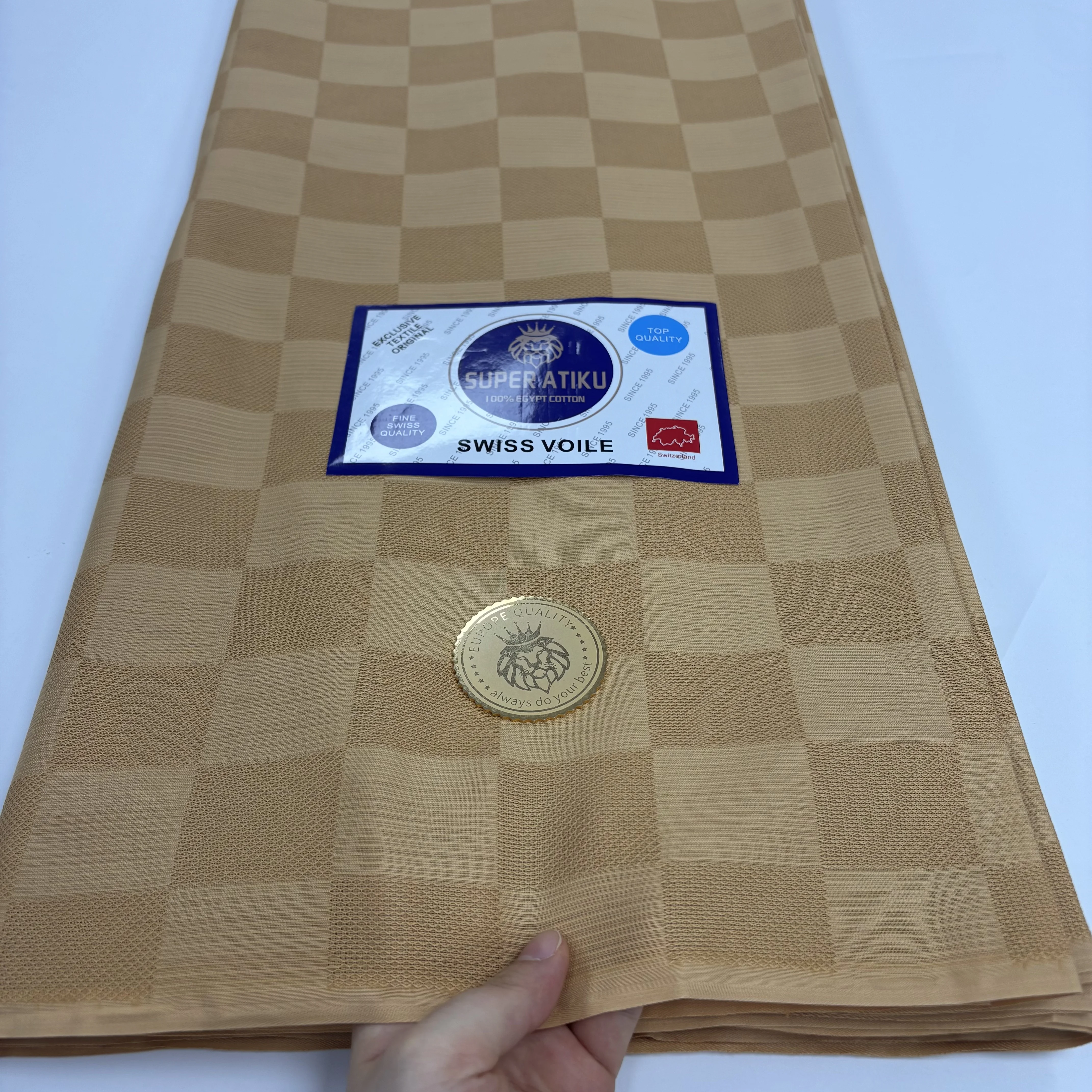 5 ярдов Super Atiku Материал Нигерия Мягкая мужская польская ткань 100% хлопок Швейцарская вуаль Ткань Африканский костюм Изготовление
5 ярдов Super Atiku Материал Нигерия Мягкая мужская польская ткань 100% хлопок Швейцарская вуаль Ткань Африканский костюм Изготовление