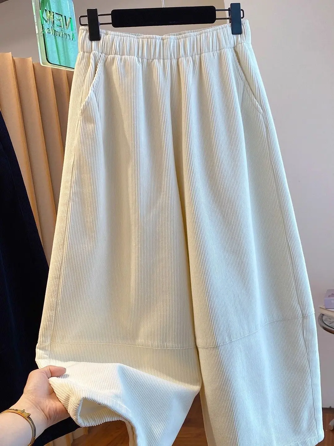 plus Size Corduroy Pants Women's Autumn Winter Thiened Fce Loose Wide Leg Straight Cut Pants Nine Point High Waist Trousers
plus Size Corduroy Pants Women's Autumn Winter Thiened Fce Loose Wide Leg Straight Cut Pants Nine Point High Waist Trousers