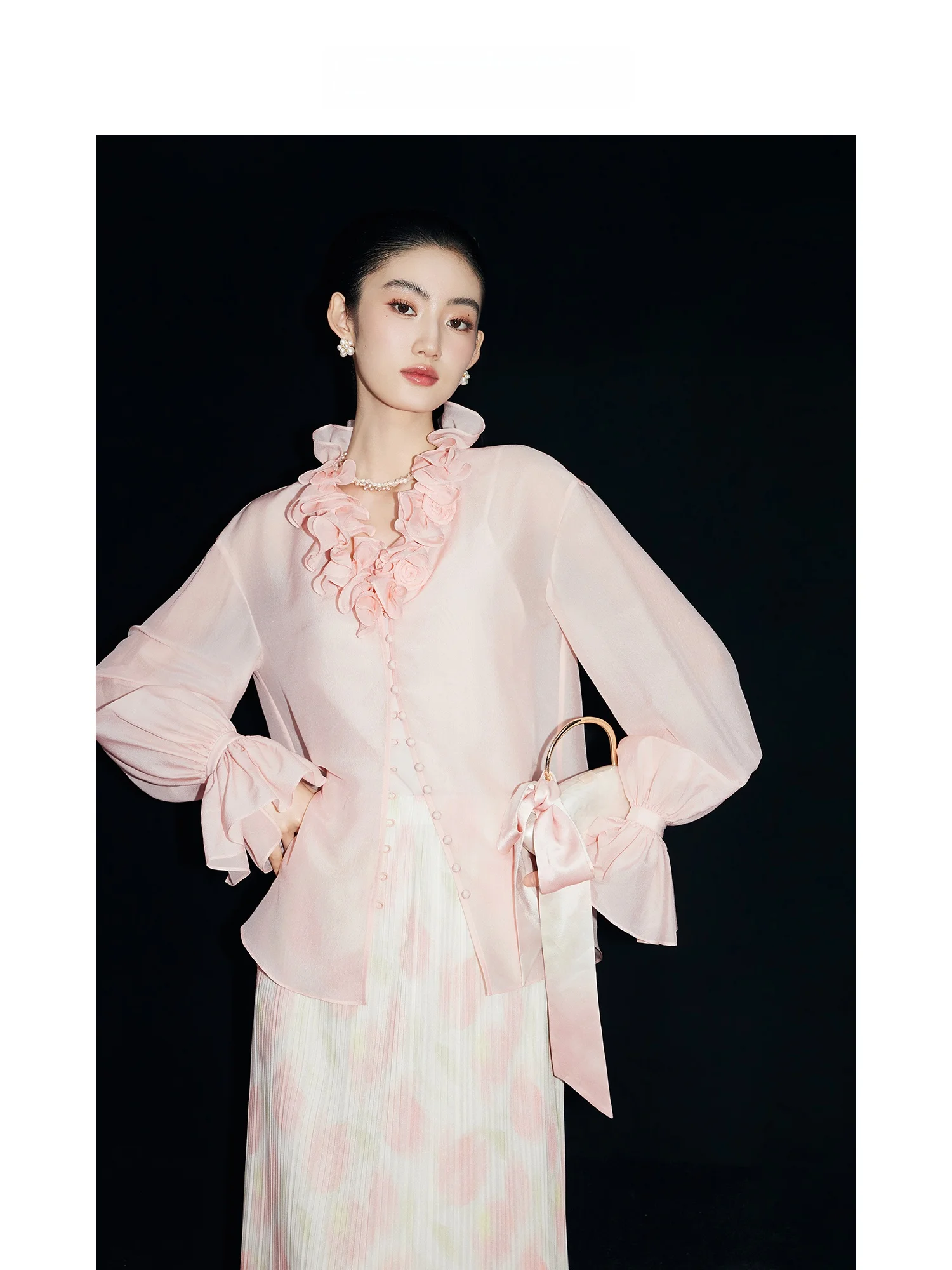 MandyZhang Romantic Holiday Silk Acetate Pink Shirt Women's Handmade Rose Collar Small Top V-neck Long Sleeve Floral Pattern
MandyZhang Romantic Holiday Silk Acetate Pink Shirt Women's Handmade Rose Collar Small Top V-neck Long Sleeve Floral Pattern