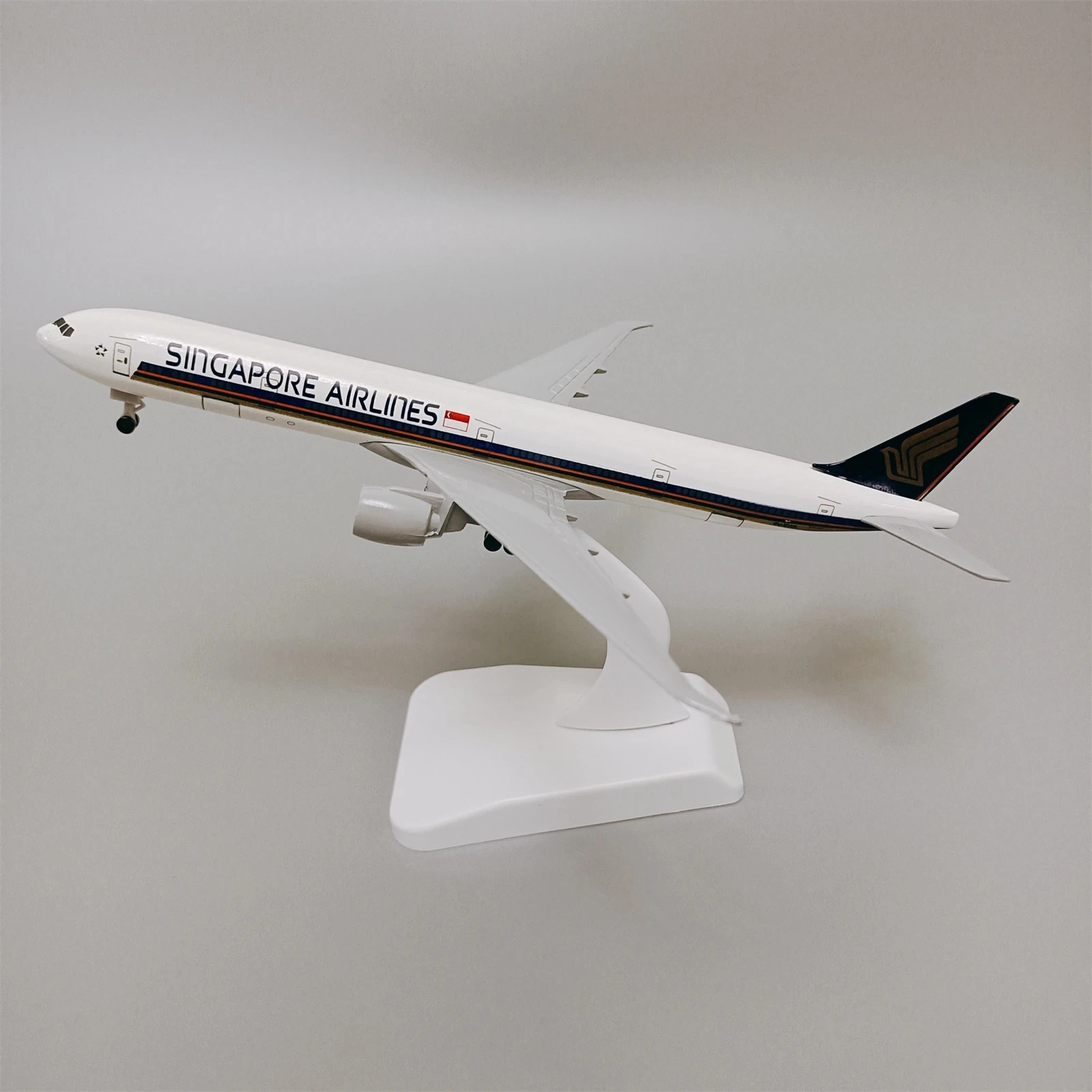 Airplane Kids 20cm B777 Singapore Airlines Aircraft Model Diecast Children Toys Games plane Toy Child For Collections gift
Airplane Kids 20cm B777 Singapore Airlines Aircraft Model Diecast Children Toys Games plane Toy Child For Collections gift