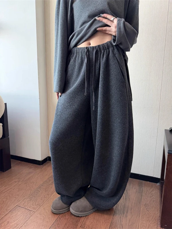 High Waist Casual Loose Fit Women's Pants Autumn Winter Windproof Drawstring Trousers Draping Style Comfortable Loose Pants
High Waist Casual Loose Fit Women's Pants Autumn Winter Windproof Drawstring Trousers Draping Style Comfortable Loose Pants