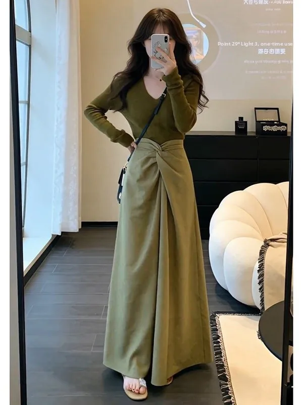 Elegant Green V-Neck Knitwear High Waist Skirt Two-Piece Set Simple Versatile Spring Autumn Fashion for Women
Elegant Green V-Neck Knitwear High Waist Skirt Two-Piece Set Simple Versatile Spring Autumn Fashion for Women