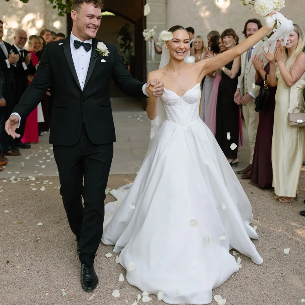 Simple Weddings Dresses Strapless A Line Sweep Train White Bride Dress for Women Garden Bridal Gown vestido de novia Customized
Simple Weddings Dresses Strapless A Line Sweep Train White Bride Dress for Women Garden Bridal Gown vestido de novia Customized