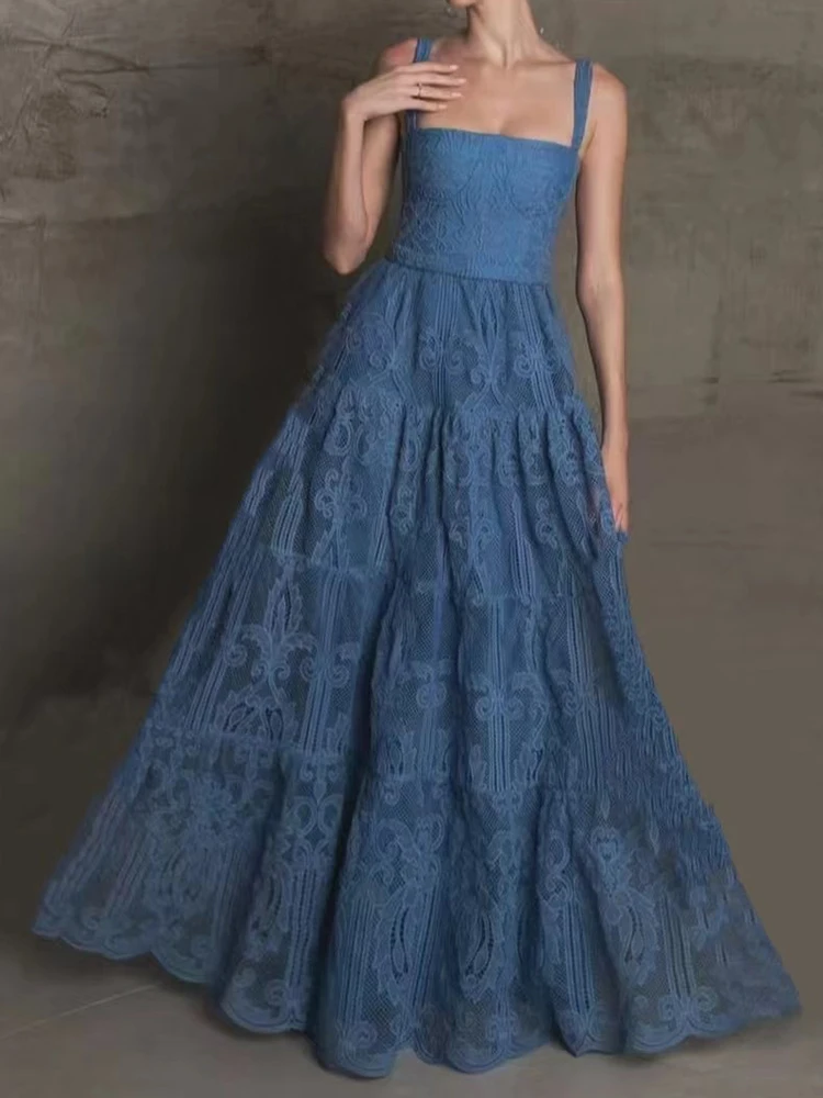 In the summer of 2025, the new sexy lace water-soluble flower suspender dress is a high-waisted A-shaped dress.
In the summer of 2025, the new sexy lace water-soluble flower suspender dress is a high-waisted A-shaped dress.