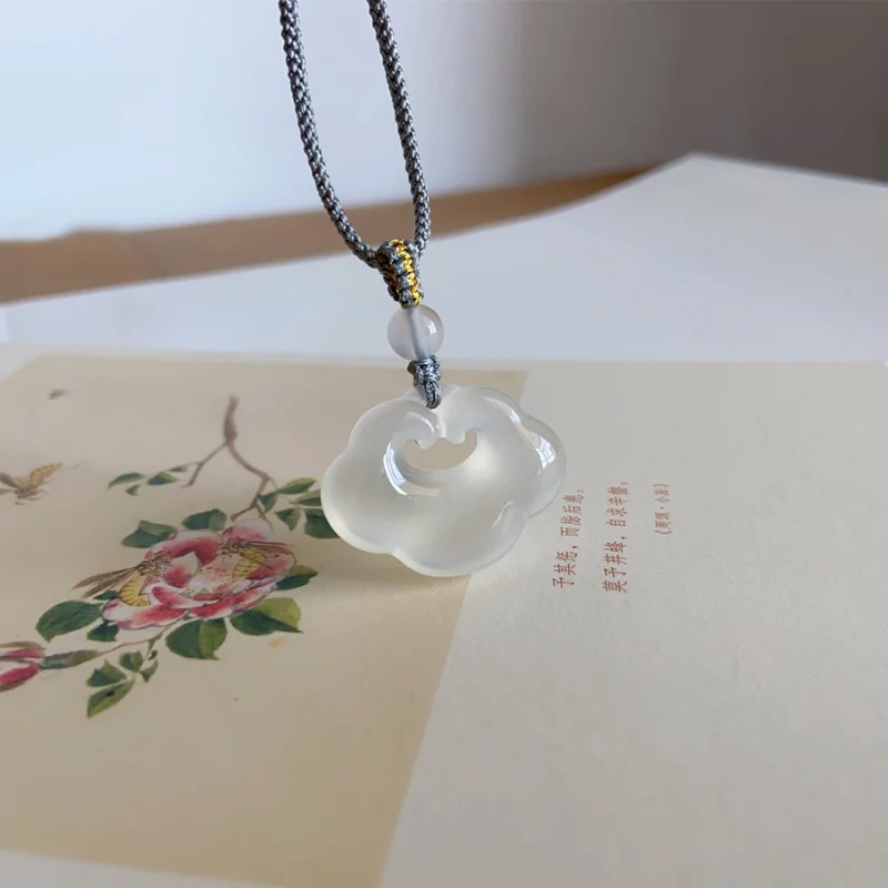 { Ruyi }Натуральный ледяной нефрит, халцедон, облачный узор, кулон Ruyi, унисекс, кулон с замком из нефрита на удачу, ожерелье
{ Ruyi }Натуральный ледяной нефрит, халцедон, облачный узор, кулон Ruyi, унисекс, кулон с замком из нефрита на удачу, ожерелье