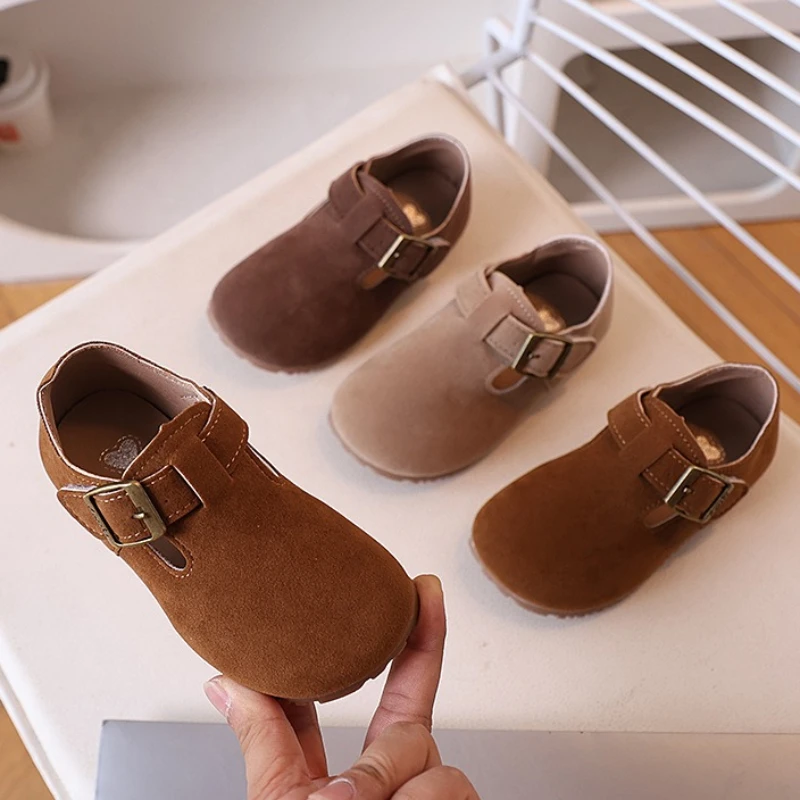 Детские кожаные туфли в британском стиле, весна 2026, новые ретро-модели, на плоской подошве, повседневные, нескользящие, унисекс, для прогулок
Детские кожаные туфли в британском стиле, весна 2026, новые ретро-модели, на плоской подошве, повседневные, нескользящие, унисекс, для прогулок
