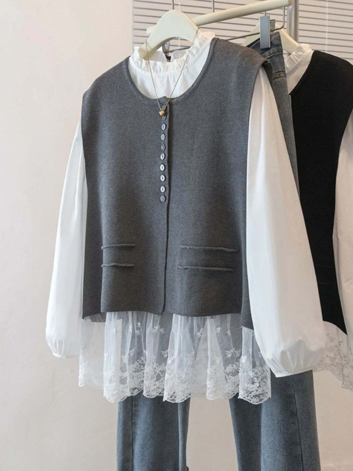 Style Knitted Lace Patchwork Fat Concealing Shirt Two-Piece Set Korean Loose Fit Button Detail Regular Length Pure Color
Style Knitted Lace Patchwork Fat Concealing Shirt Two-Piece Set Korean Loose Fit Button Detail Regular Length Pure Color