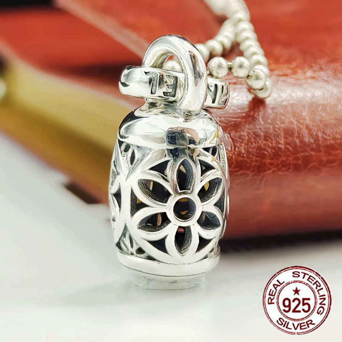 S925 sterling silver fashion brand Cherry Blossom Pendant Retro Round hollow hexagonal star Personalized Trend simple
S925 sterling silver fashion brand Cherry Blossom Pendant Retro Round hollow hexagonal star Personalized Trend simple