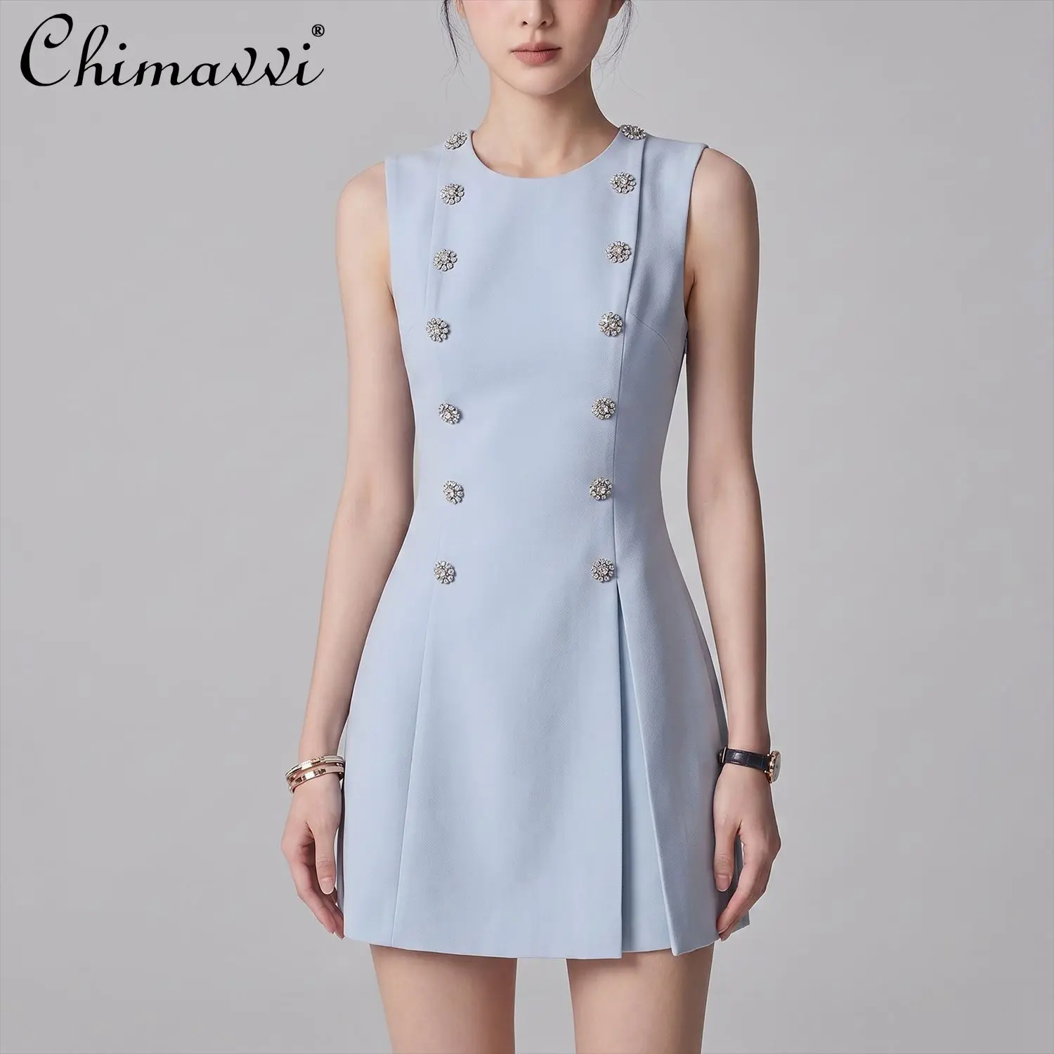 2026 Summer Elegant Fashion Commuter Dress Diamond Double Breasted Sleeveless Slim Pleated Socialite Blue Short Dress for Women
2026 Summer Elegant Fashion Commuter Dress Diamond Double Breasted Sleeveless Slim Pleated Socialite Blue Short Dress for Women