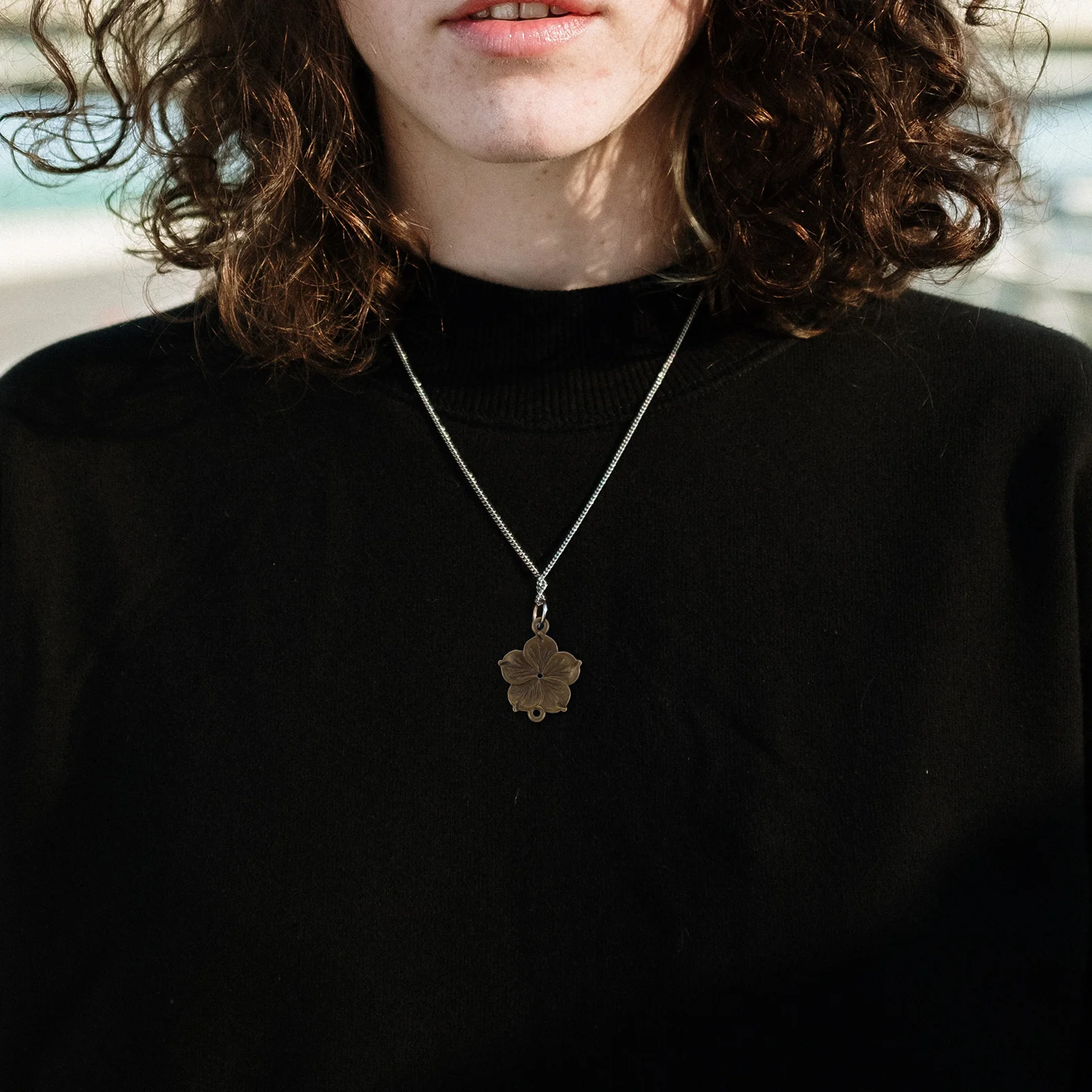 50Pcs Flower Jewelry Connector Vintage Alloy Pendant for DIY Craft Handmade Necklace Bracelet Sweater Chain Anklet Phone
50Pcs Flower Jewelry Connector Vintage Alloy Pendant for DIY Craft Handmade Necklace Bracelet Sweater Chain Anklet Phone