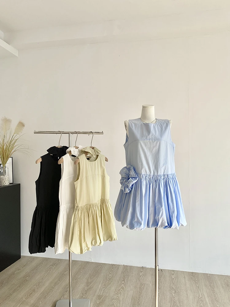 Women in summer 2025 high-end temperament Korean style simple and versatile sweet and niche round neck sleeveless dress
Women in summer 2025 high-end temperament Korean style simple and versatile sweet and niche round neck sleeveless dress