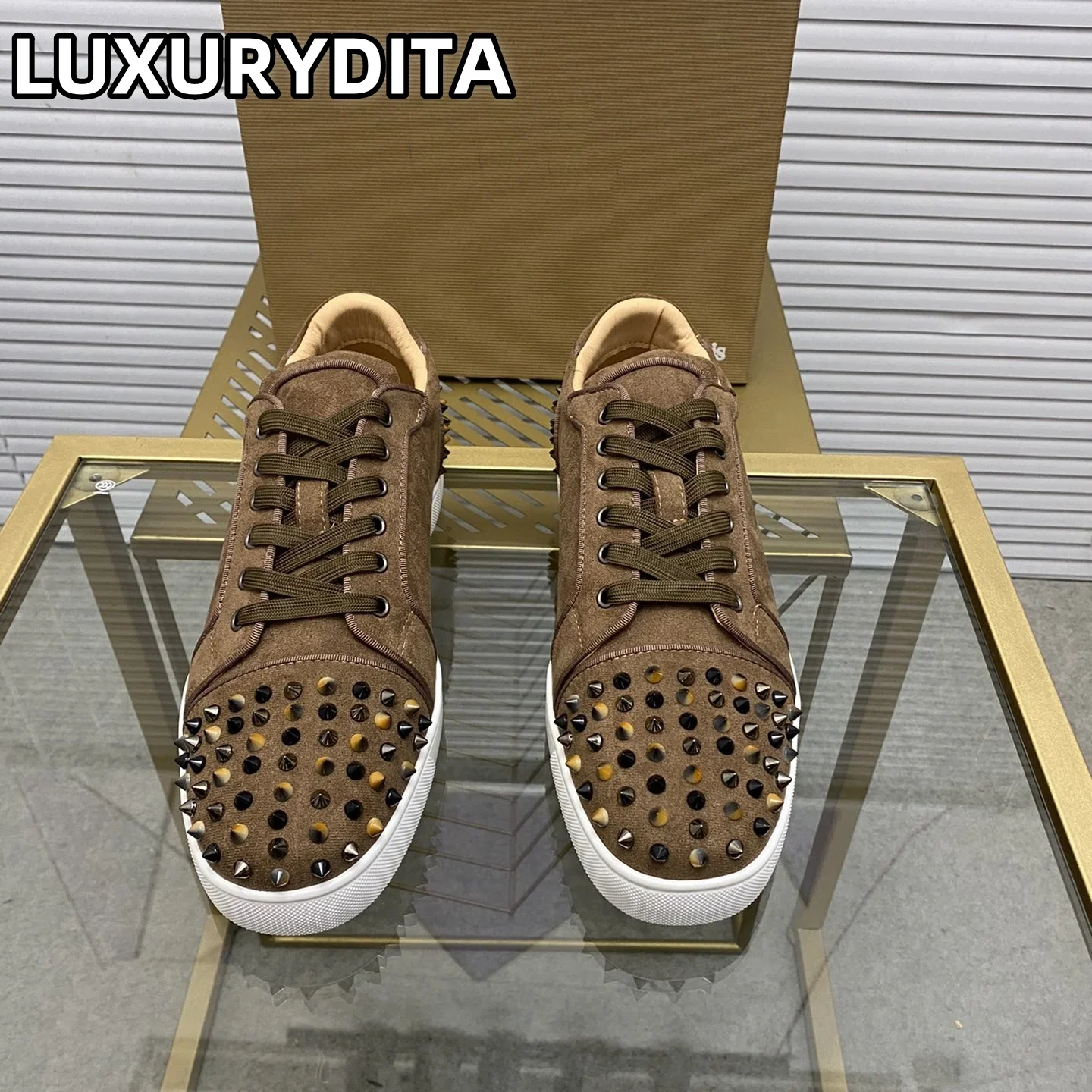 Top Quality Womens Trendy Casual Tennis Shoes Luxury Mens Real Leather Sneakers 35-48 Designr Rivet Red Sole Lovers Shoes M0153
Top Quality Womens Trendy Casual Tennis Shoes Luxury Mens Real Leather Sneakers 35-48 Designr Rivet Red Sole Lovers Shoes M0153