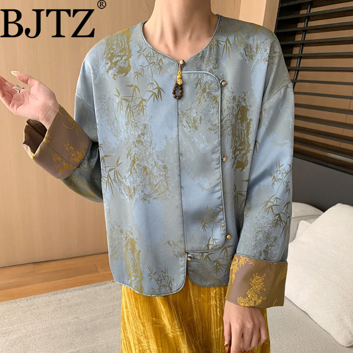 Женское атласное пальто BJTZ 2026 Весна-Осень – Изысканная верхняя одежда с пуговицами-лягушками и бамбуковым жаккардом, элегантное повседневное
Женское атласное пальто BJTZ 2026 Весна-Осень – Изысканная верхняя одежда с пуговицами-лягушками и бамбуковым жаккардом, элегантное повседневное