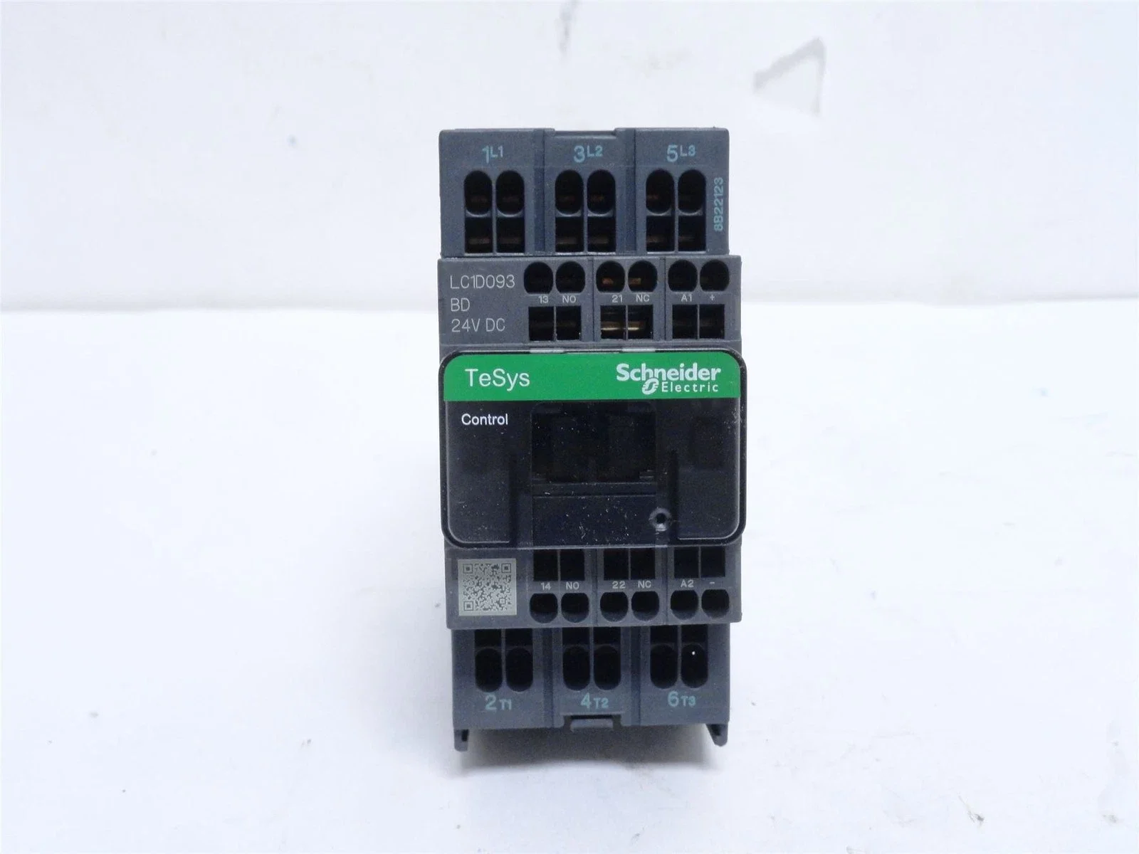 LC1D093BD contactor - 3P(3 NO) - AC-3 - = 440 V 9 A - 24 V DC coil
LC1D093BD contactor - 3P(3 NO) - AC-3 - = 440 V 9 A - 24 V DC coil