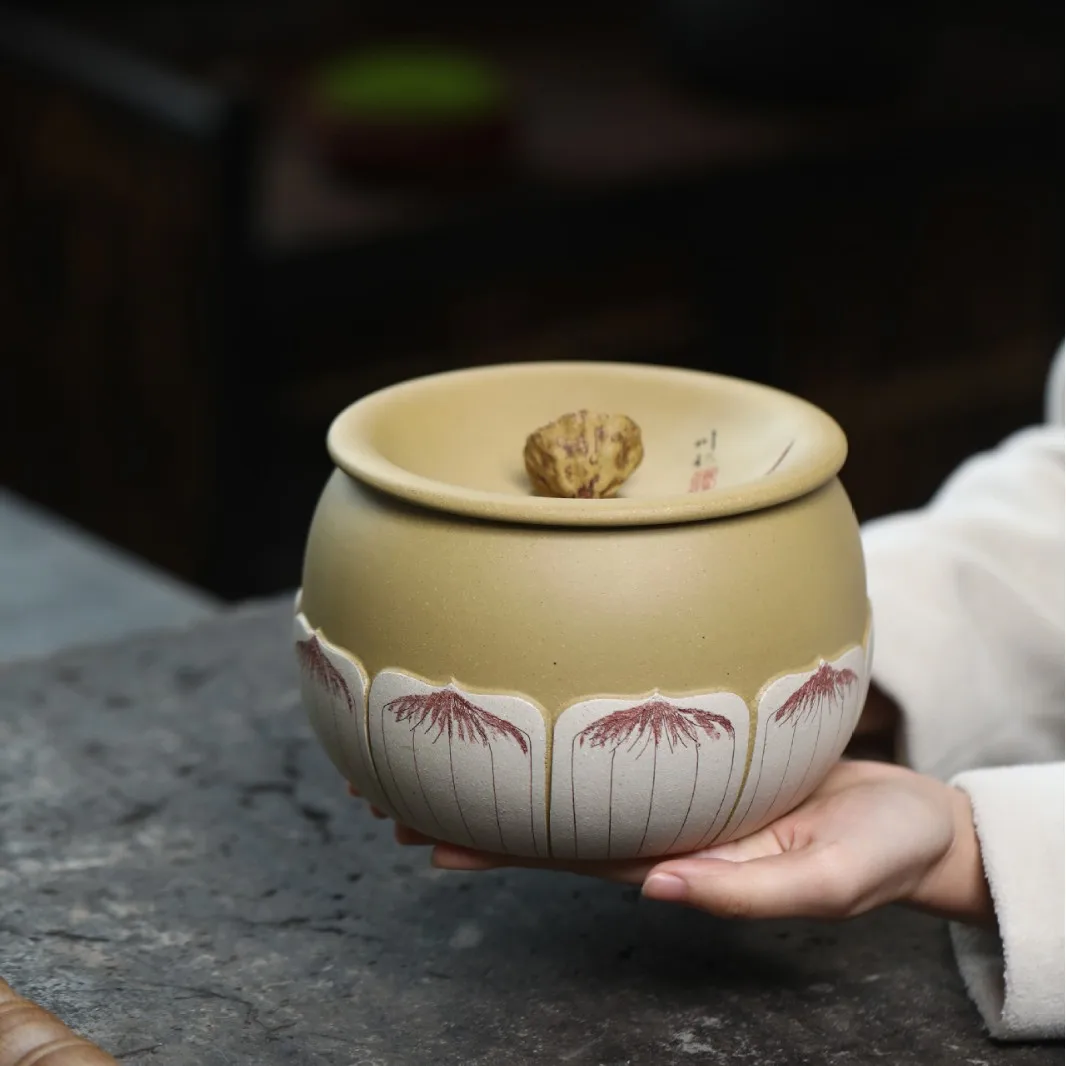 Yixing Zisha Good Luck Handmade Lotus Pod Tea Canister, Sealed Ceramic, High-End Household Use 0.5Kg Pack
Yixing Zisha Good Luck Handmade Lotus Pod Tea Canister, Sealed Ceramic, High-End Household Use 0.5Kg Pack