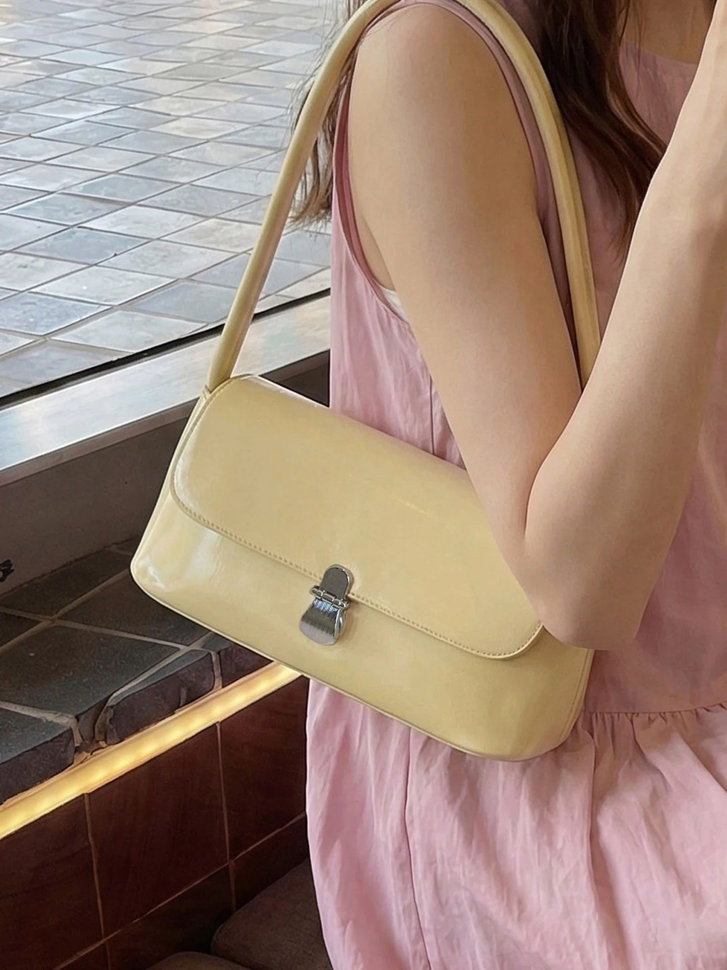 Elegant Underarm Shoulder Bag for Women Stylish Spring 2026 Trendy Handheld High-End Sensation Single Strap Commuter Bag
Elegant Underarm Shoulder Bag for Women Stylish Spring 2026 Trendy Handheld High-End Sensation Single Strap Commuter Bag