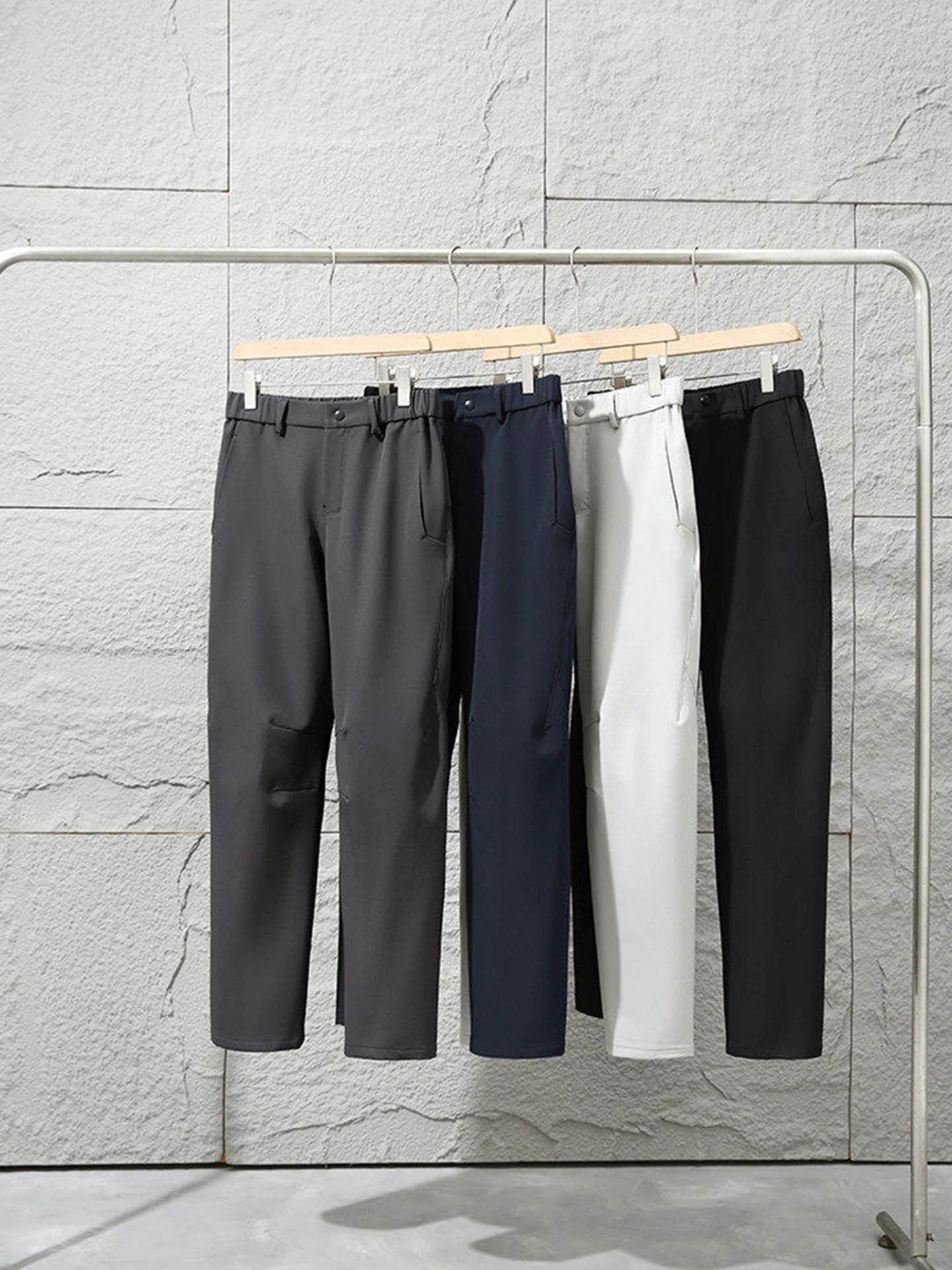 Men's Outdoor Sports Casual Long Pants Warm Fleece Windproof Water-resistant 3D Tailoring Autumn Winter Fashion Trend
Men's Outdoor Sports Casual Long Pants Warm Fleece Windproof Water-resistant 3D Tailoring Autumn Winter Fashion Trend