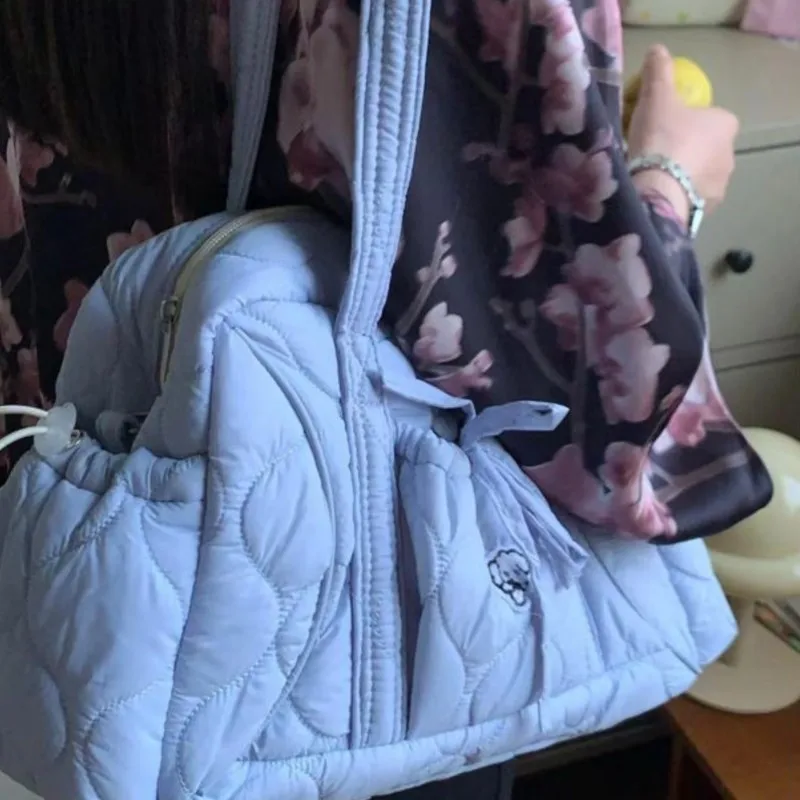 Корейский стиль, нишевый дизайн, клетчатая большая сумка, женская сумка с милым бантом, большая вместительная сумка на плечо, женская повседневная универсальная сумка для поездок на работу, новинка
Корейский стиль, нишевый дизайн, клетчатая большая сумка, женская сумка с милым бантом, большая вместительная сумка на плечо, женская повседневная универсальная сумка для поездок на работу, новинка