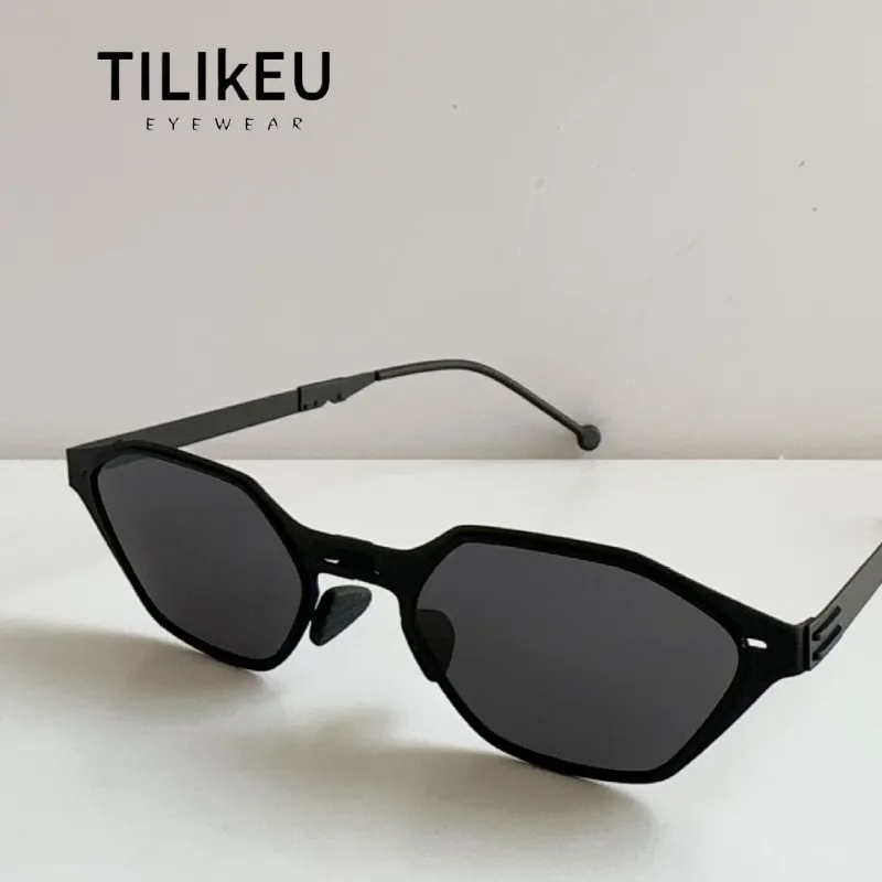 Fashion Folding Polarized Sunglasses for Men Ultra-light Stainless Steel Folding Eyeglasses UV400 Travel Driving Sun Glasses
Fashion Folding Polarized Sunglasses for Men Ultra-light Stainless Steel Folding Eyeglasses UV400 Travel Driving Sun Glasses