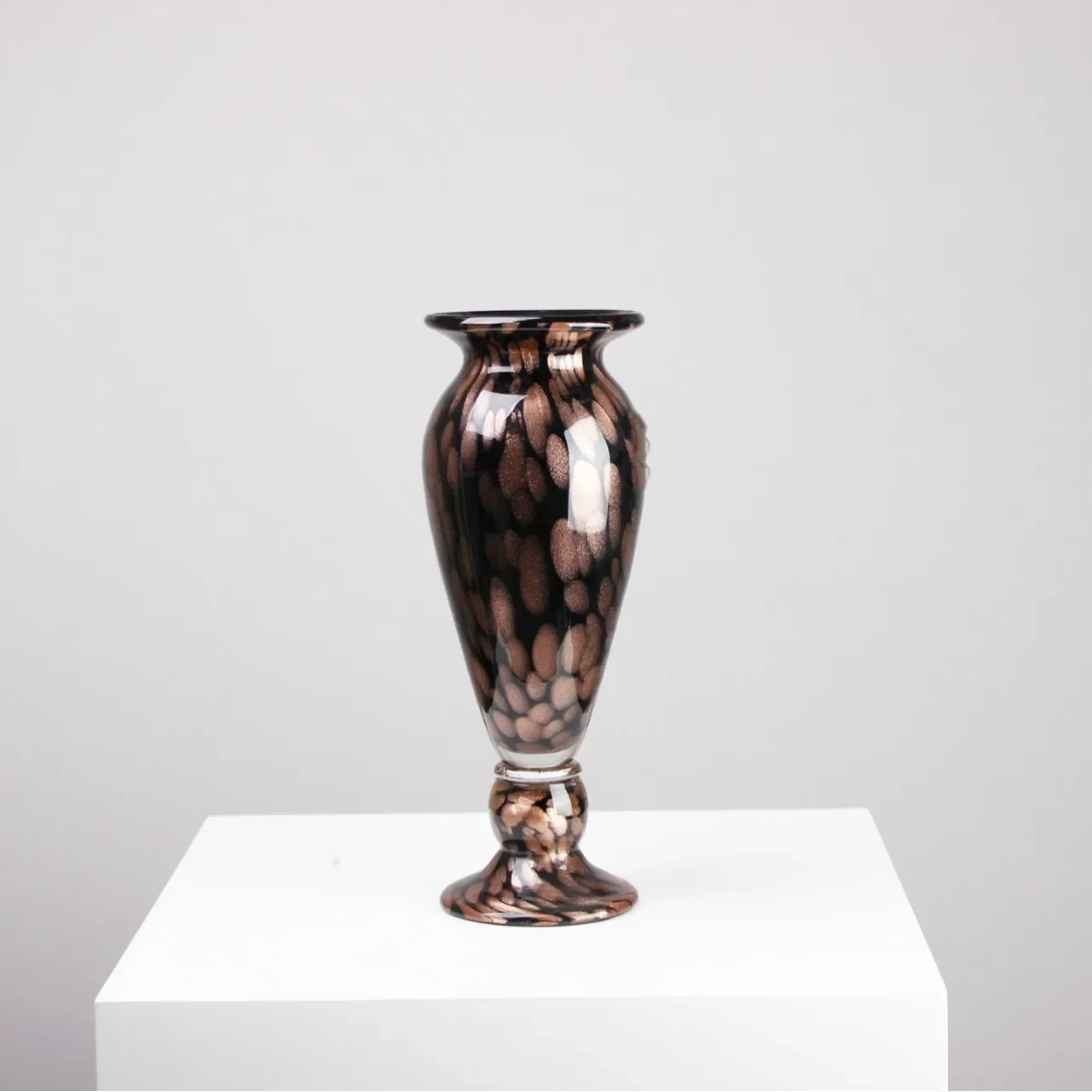 CLL medieval style modern light luxury wind lamp glass vase sales office entrance bedroom flower ware ornament
CLL medieval style modern light luxury wind lamp glass vase sales office entrance bedroom flower ware ornament