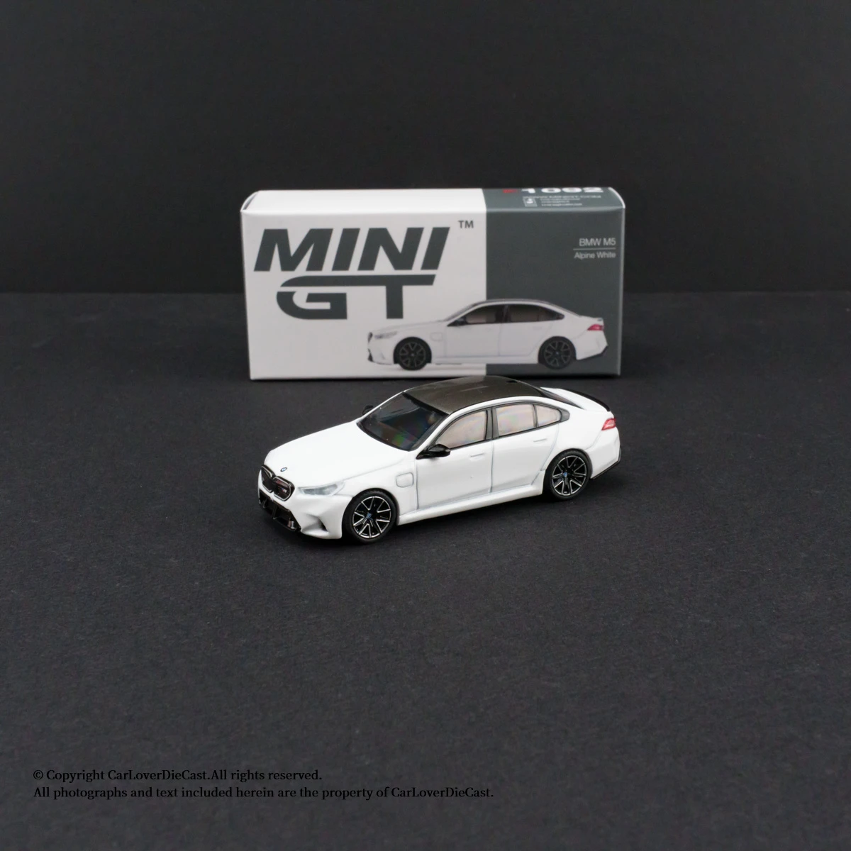 MINIGT 1:64 BMW M5 Alpine White Metallic Die Cast Car Model Collection
MINIGT 1:64 BMW M5 Alpine White Metallic Die Cast Car Model Collection