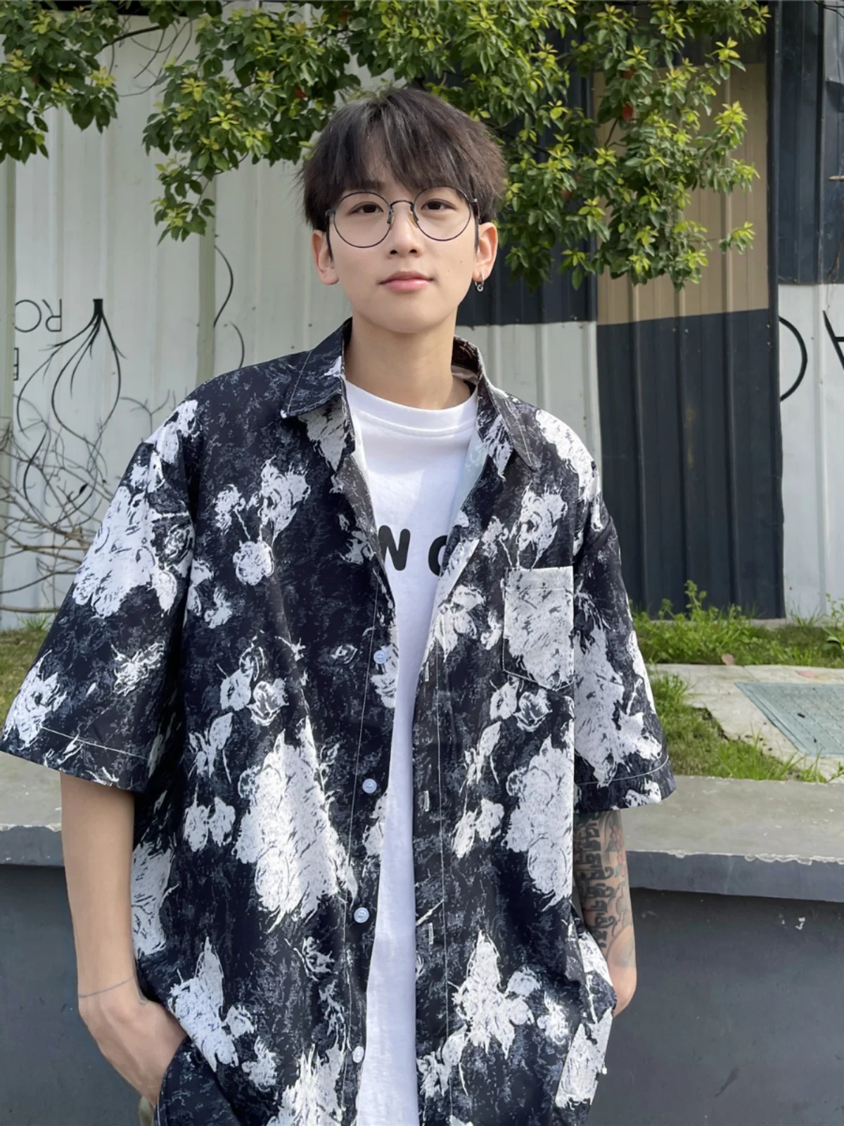 Summer American Style Loose Fit Men's Short Sleeve Floral Shirt Five-Quarter Sleeve Casual Shirt Youth Trend Splice Design
Summer American Style Loose Fit Men's Short Sleeve Floral Shirt Five-Quarter Sleeve Casual Shirt Youth Trend Splice Design
