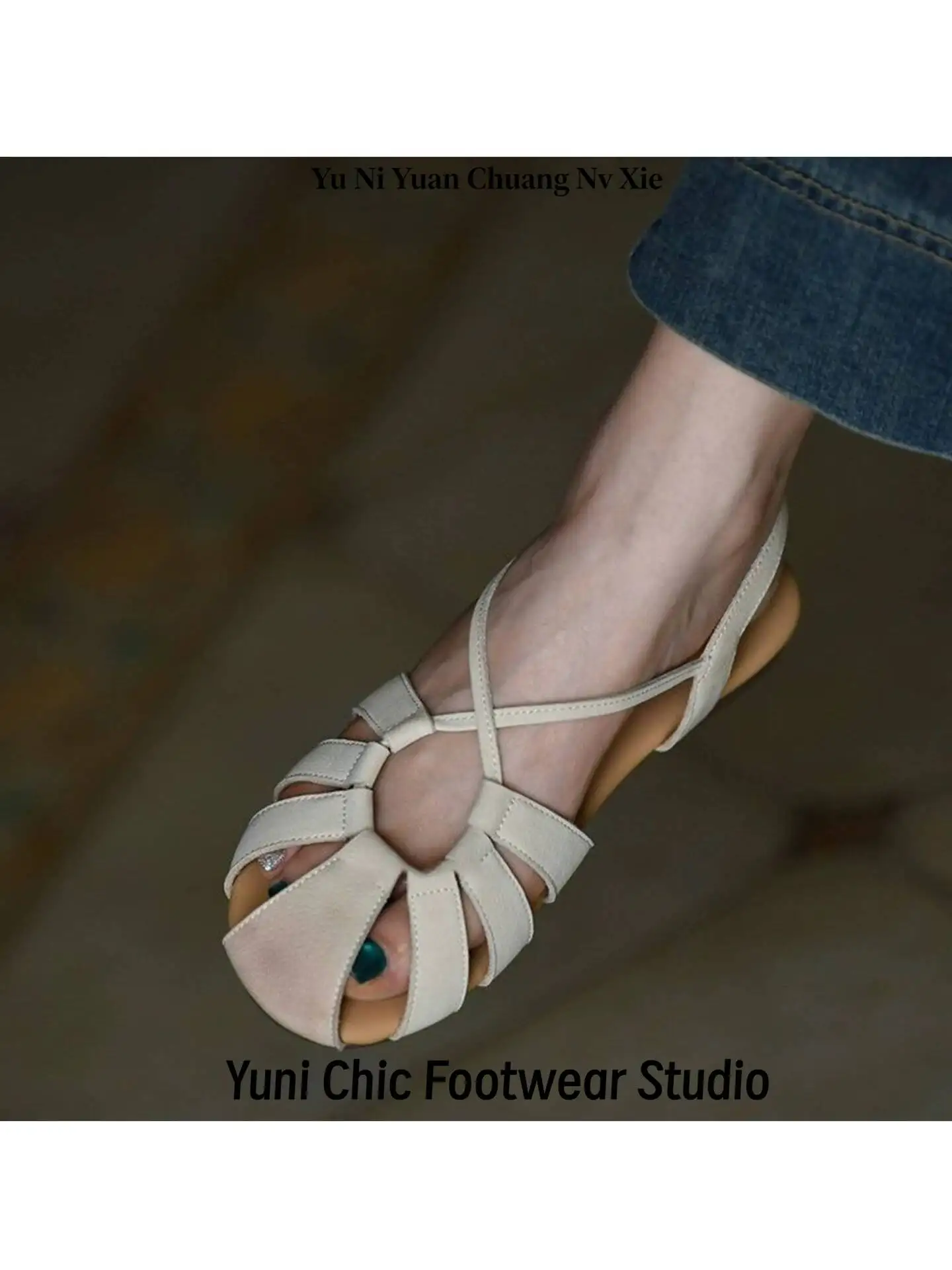 2026 Summer French Retro Woven Roman Sandals Women Genuine Leather Round Toe Hollow Flat Closed Toe Slide Sandals Outdoor Wear
2026 Summer French Retro Woven Roman Sandals Women Genuine Leather Round Toe Hollow Flat Closed Toe Slide Sandals Outdoor Wear