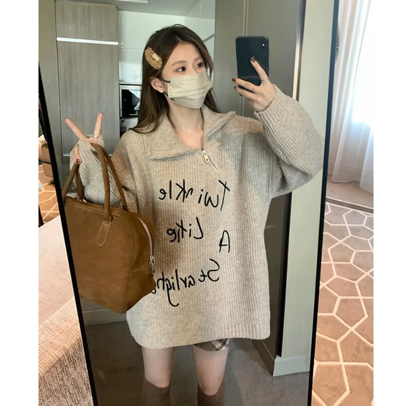Design Sense Zipper High Neck Lazy Big Sweater Women's Winter Letter Embroidery Loose Medium Length Knitted Pullover Top
Design Sense Zipper High Neck Lazy Big Sweater Women's Winter Letter Embroidery Loose Medium Length Knitted Pullover Top