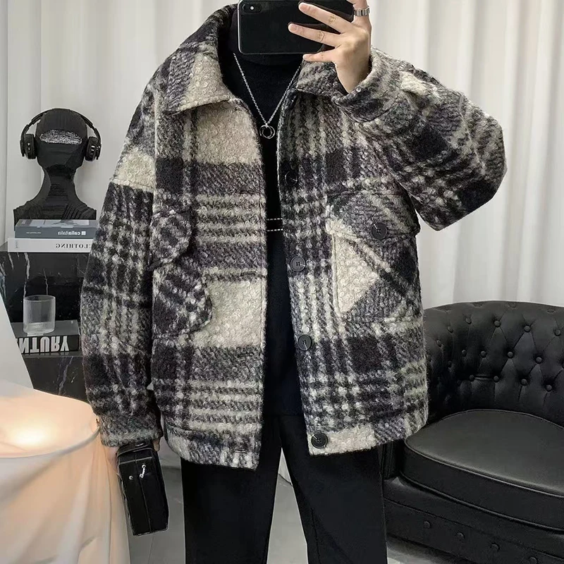 Мужская куртка из искусственной шерсти в клетку Y2K, весенняя, свободного кроя, модная, универсальная, с отложным воротником, в корейском стиле, повседневная, однобортная, из смесовой ткани, верхняя одежда
Мужская куртка из искусственной шерсти в клетку Y2K, весенняя, свободного кроя, модная, универсальная, с отложным воротником, в корейском стиле, повседневная, однобортная, из смесовой ткани, верхняя одежда