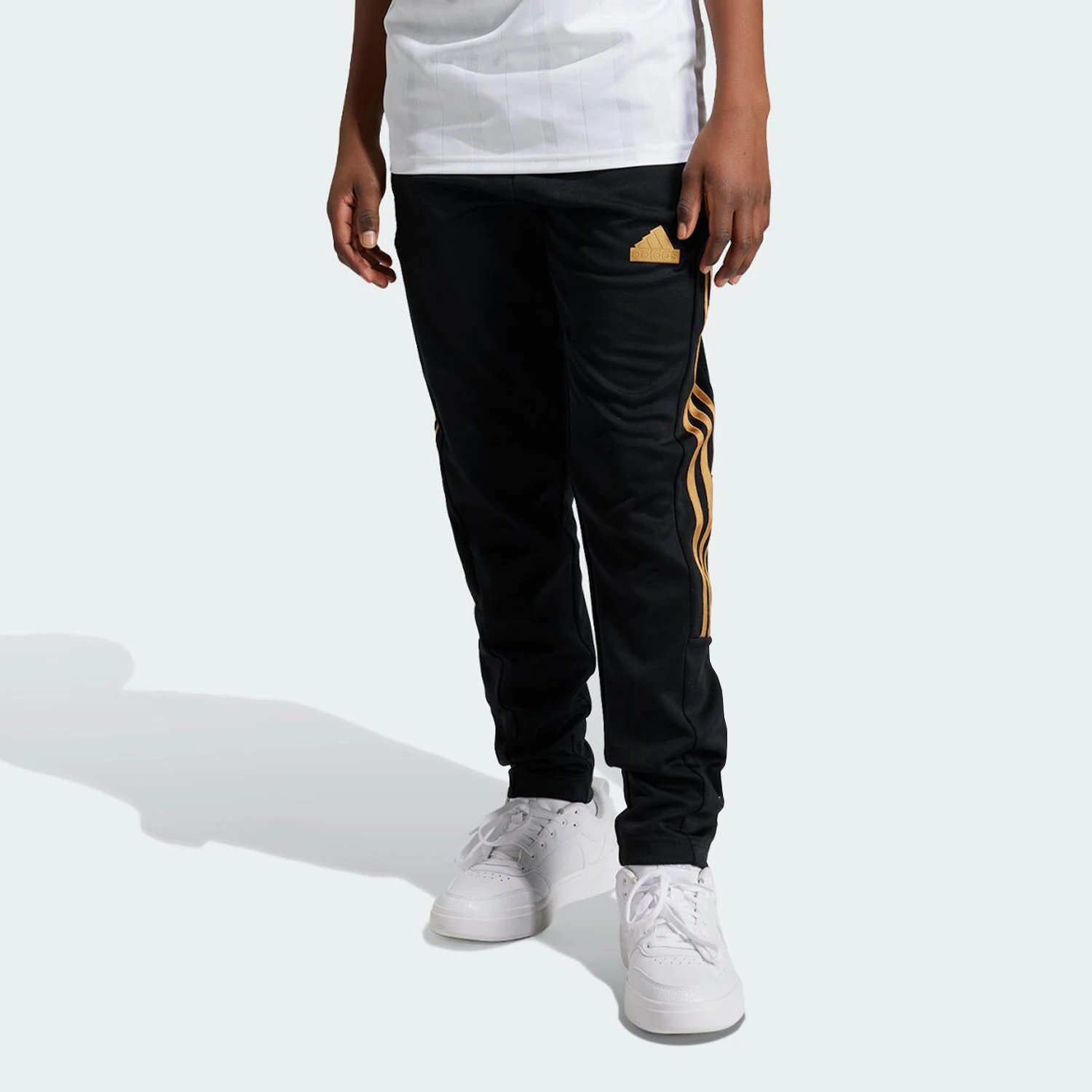 Модные повседневные брюки Adidas Authentic J NP TIRO PANT для детей старшего возраста IW1528
Модные повседневные брюки Adidas Authentic J NP TIRO PANT для детей старшего возраста IW1528