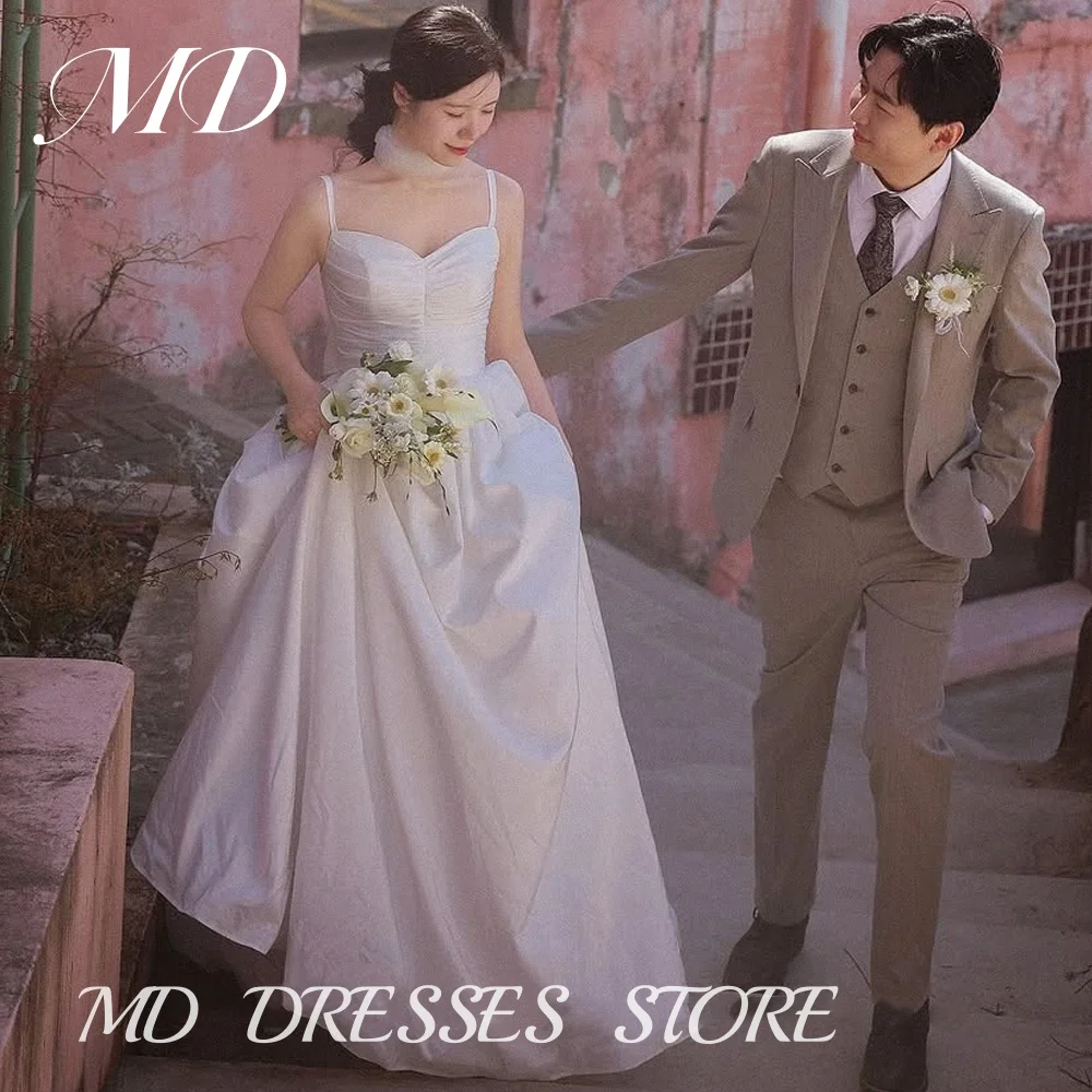 MD Elegant Spaghetti Strap Wedding Dress Sleeveless Pleat Scarf Korea Photoshoot Floor-Length Bridal Gown Corset Customized 2025
MD Elegant Spaghetti Strap Wedding Dress Sleeveless Pleat Scarf Korea Photoshoot Floor-Length Bridal Gown Corset Customized 2025