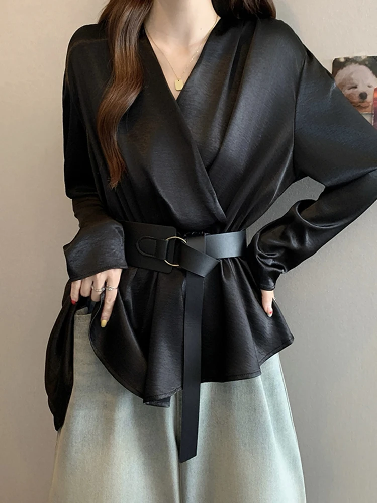 Ele Silk V-Ne irt Women's Faion Spring 2026 New Belted Waist Tie Detail Lady's irt Sli Top Light Maturi Sle
Ele Silk V-Ne irt Women's Faion Spring 2026 New Belted Waist Tie Detail Lady's irt Sli Top Light Maturi Sle