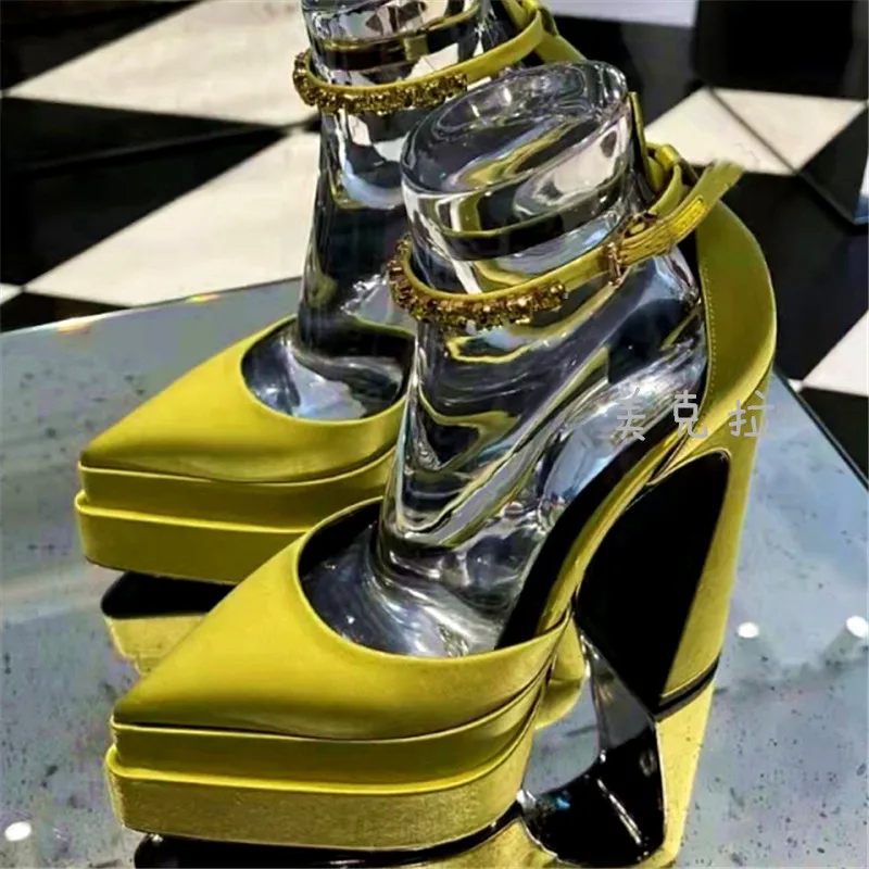 Sexy Women's Sandals Genuine Leather Pumps Summer New Thick High-Heel Platform Wedding Shoes White Pink Black Red Rose Big Size
Sexy Women's Sandals Genuine Leather Pumps Summer New Thick High-Heel Platform Wedding Shoes White Pink Black Red Rose Big Size