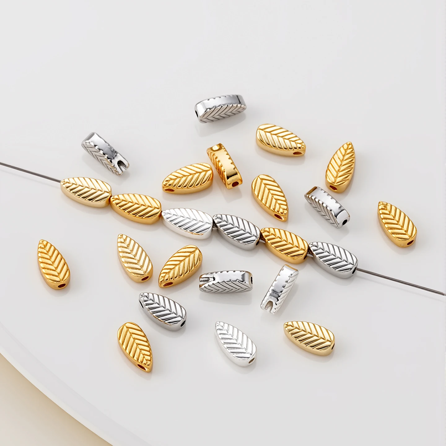 5pcs/Lots 4*7.5mm 14K/18K Gold Plated Brass Leaf Shaped Spacer Loose Beads for Handmade DIY Necklace Jewelry Making Supplies
5pcs/Lots 4*7.5mm 14K/18K Gold Plated Brass Leaf Shaped Spacer Loose Beads for Handmade DIY Necklace Jewelry Making Supplies