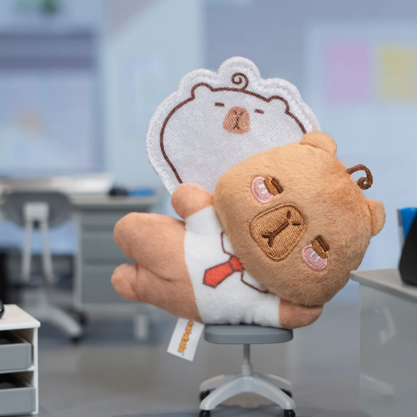 Новая серия Kapibara Desperate Office Worker, магнит на холодильник, наклейка, подвеска, модная слепая коробка, кукла, подарок, игрушки на день рождения
Новая серия Kapibara Desperate Office Worker, магнит на холодильник, наклейка, подвеска, модная слепая коробка, кукла, подарок, игрушки на день рождения