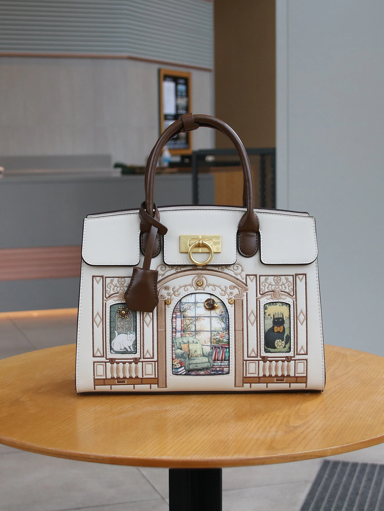 Luxury and Versatile Handheld Tote Bag with Exquisite Embroidery and High Quality Leather 2026 Women Fashion Single Shoulder Bag
Luxury and Versatile Handheld Tote Bag with Exquisite Embroidery and High Quality Leather 2026 Women Fashion Single Shoulder Bag