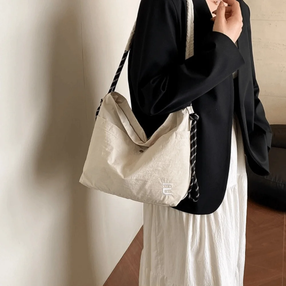 Korean Stylish Light Weight Shoulder Bag Leisure Large Capacity Nylon Messenger Bag Waterproof Casual Women's Handbags Girls
Korean Stylish Light Weight Shoulder Bag Leisure Large Capacity Nylon Messenger Bag Waterproof Casual Women's Handbags Girls