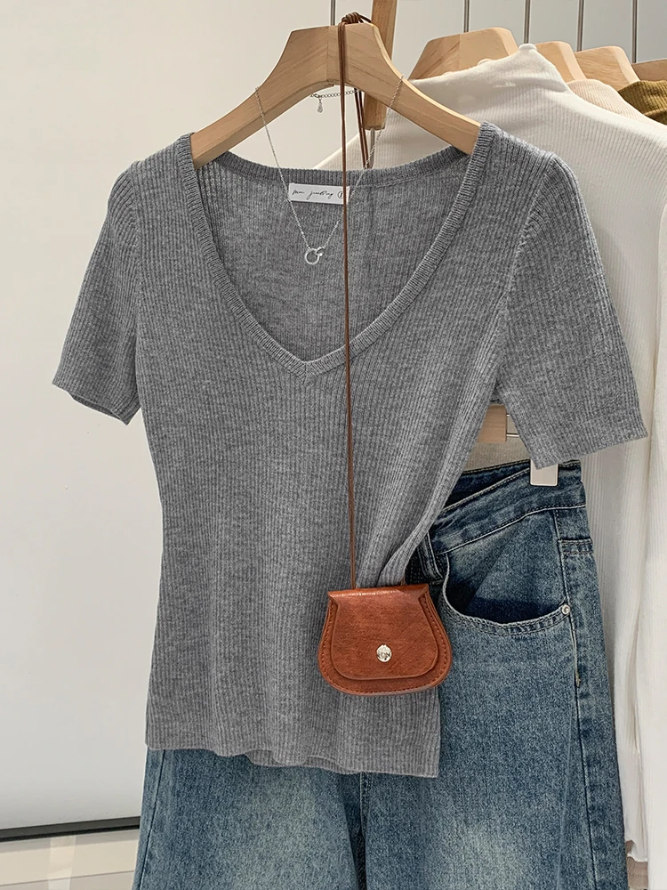 Stylish Slim Fit V-Neck Short Sleeve Knitted Sweater Women Summer New Arrival Super Beautiful Slimming Short Top
Stylish Slim Fit V-Neck Short Sleeve Knitted Sweater Women Summer New Arrival Super Beautiful Slimming Short Top