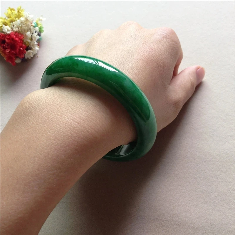 Natural Myanmar Jadeite Exquisite Green Jade Bracelet Women's Jewelry Girlfriends
Natural Myanmar Jadeite Exquisite Green Jade Bracelet Women's Jewelry Girlfriends