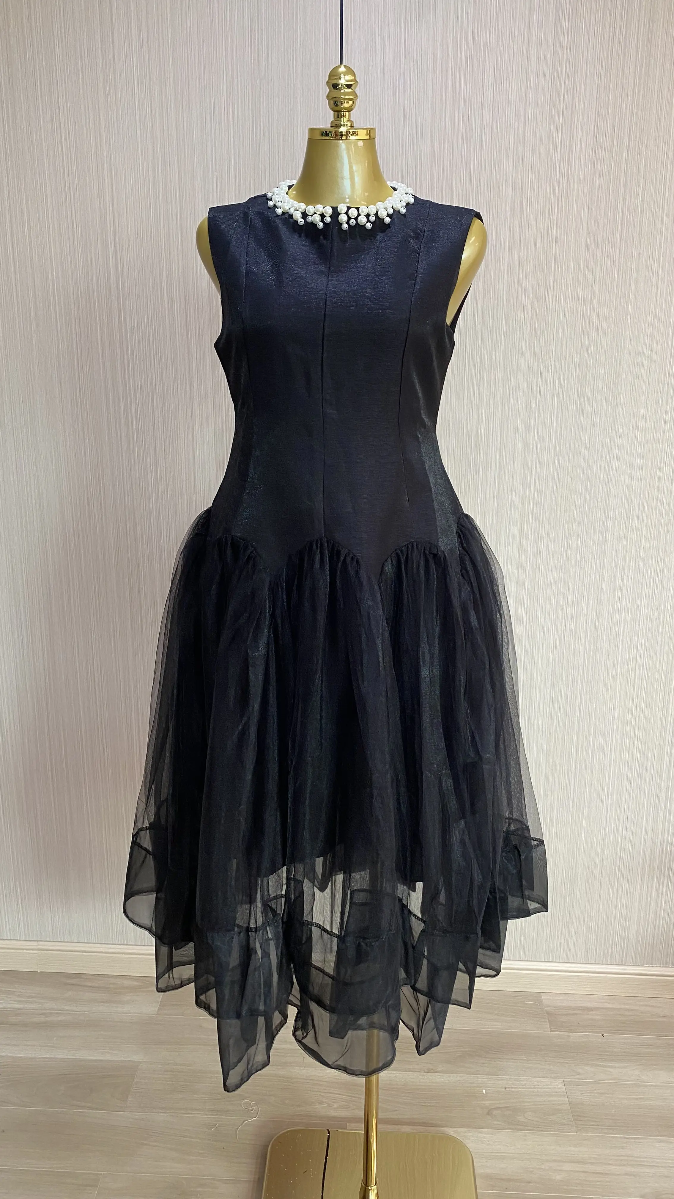 New elegant women's dress in tulle patchwork, flowing black evening gown, solid color women's party dress.-GZXX761
New elegant women's dress in tulle patchwork, flowing black evening gown, solid color women's party dress.-GZXX761